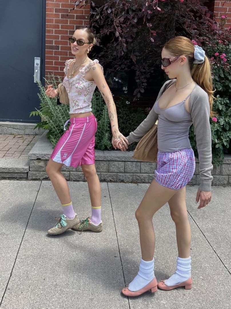 Supreme Slap Shot Mesh Shorts Pink - 23SS, (W) New Balance x Miu Miu 530 Suede Mesh Sneakers Ecru 착용 스타일