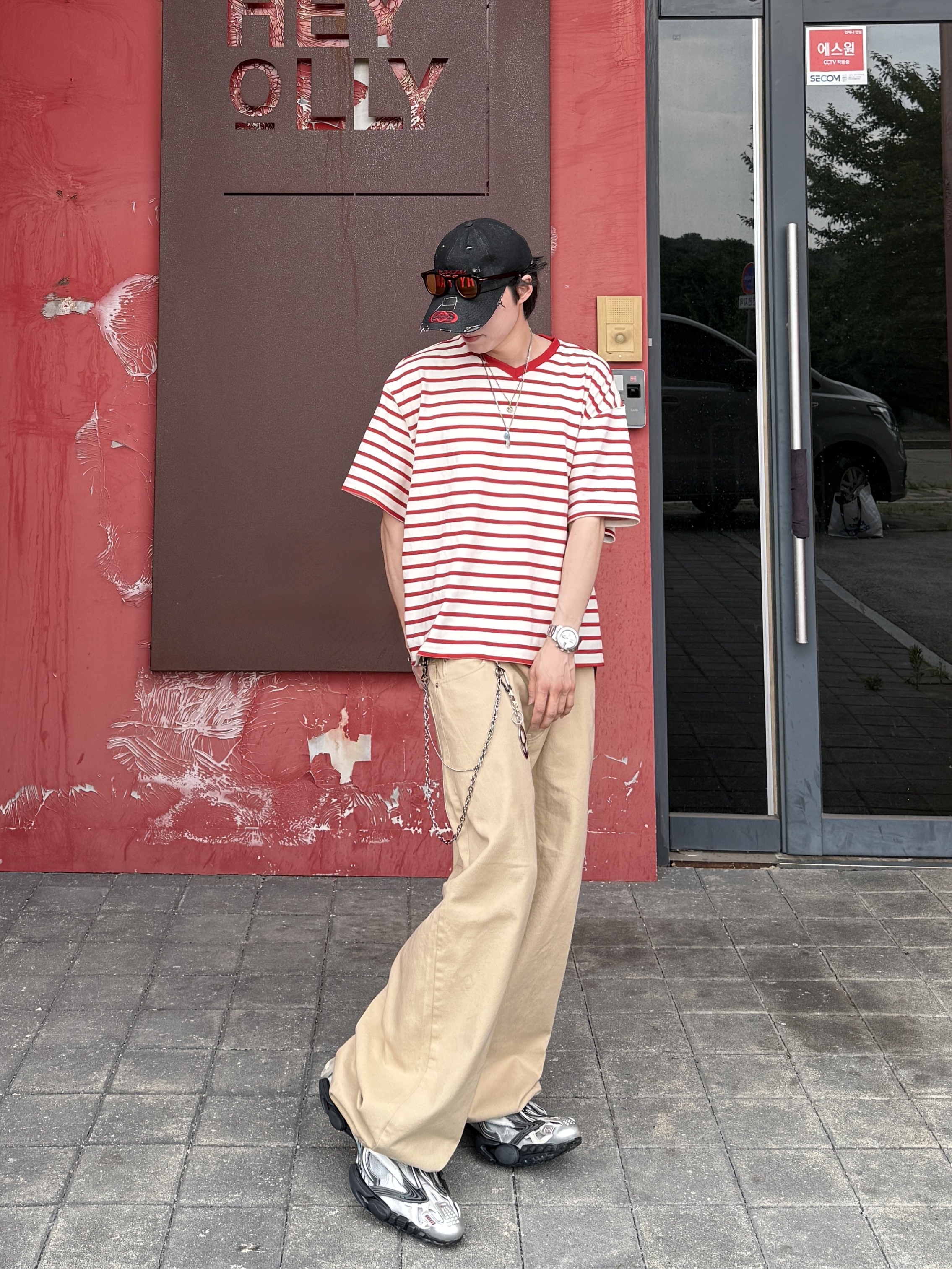 Balenciaga Reptile Sneaker Multicolor, Nonnod Cropped V-neck T-shirt Red stripe 착용 스타일 - 4