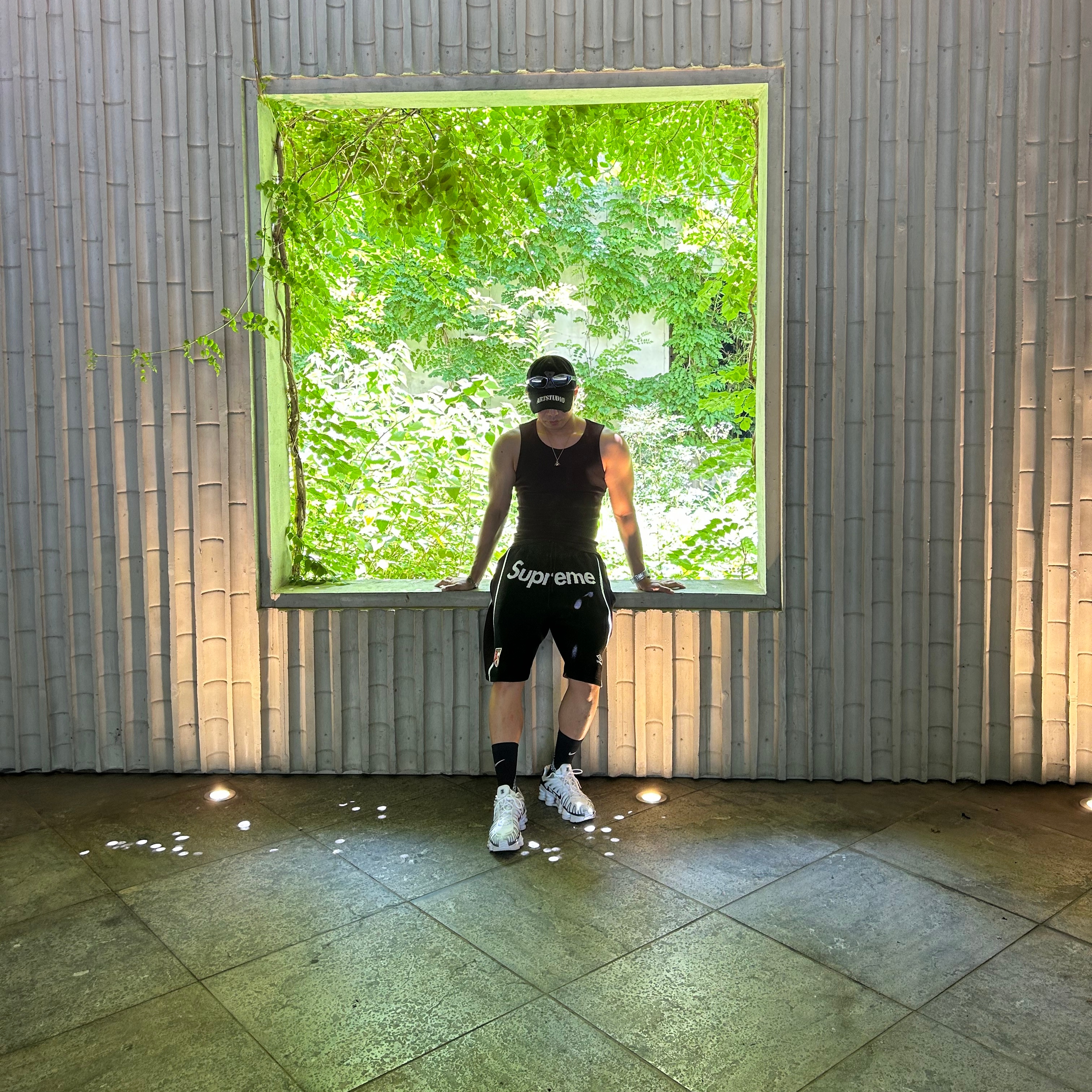 Supreme x Umbro Knit Soccer Shorts Black - 25SS, Supreme x Nike Crew Socks Black - 24FW 착용 스타일 - 1