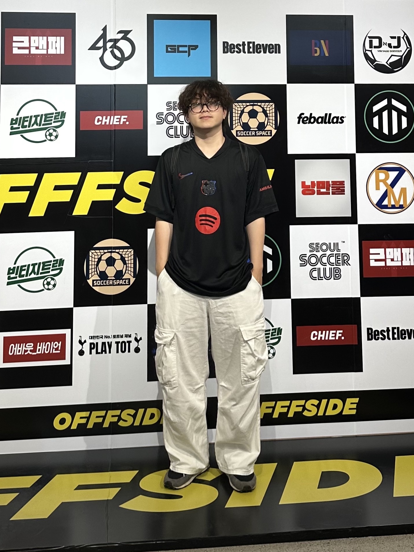 Nike Daybreak SP Black Metallic Silver, Nike FC Barcelona 2024/25 Stadium Away Dri-Fit Football Replica Jersey Black Hyper Royal (Non Marking Ver.) 착용 스타일