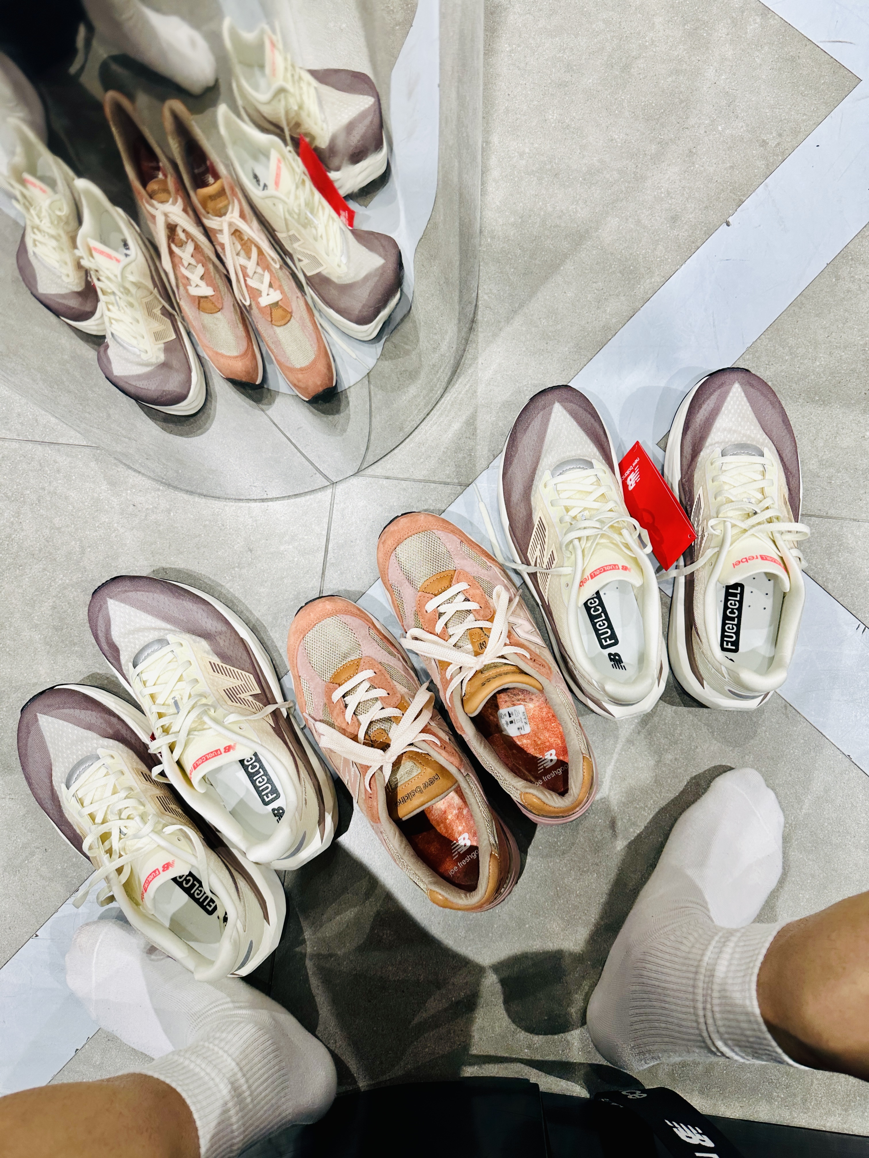 New Balance FuelCell Rebel v5 Angora Earth Shadow Sea Salt - D Standard, New Balance FuelCell Rebel v5 Angora Earth Shadow Sea Salt - 2E Wide 착용 스타일 - 2