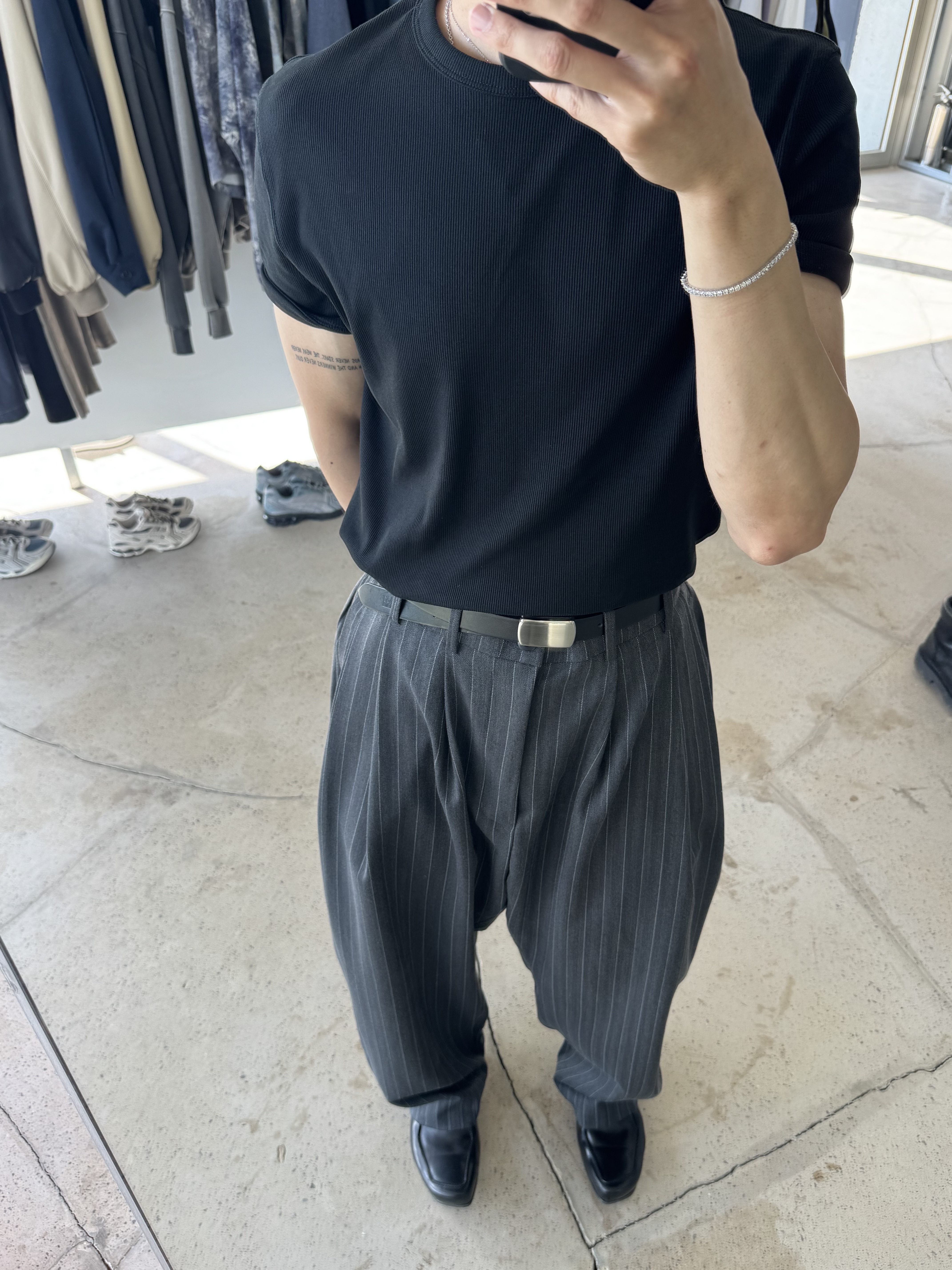 noun Wide Tapered Pants Stripe Charcoal 착용 스타일 - 2