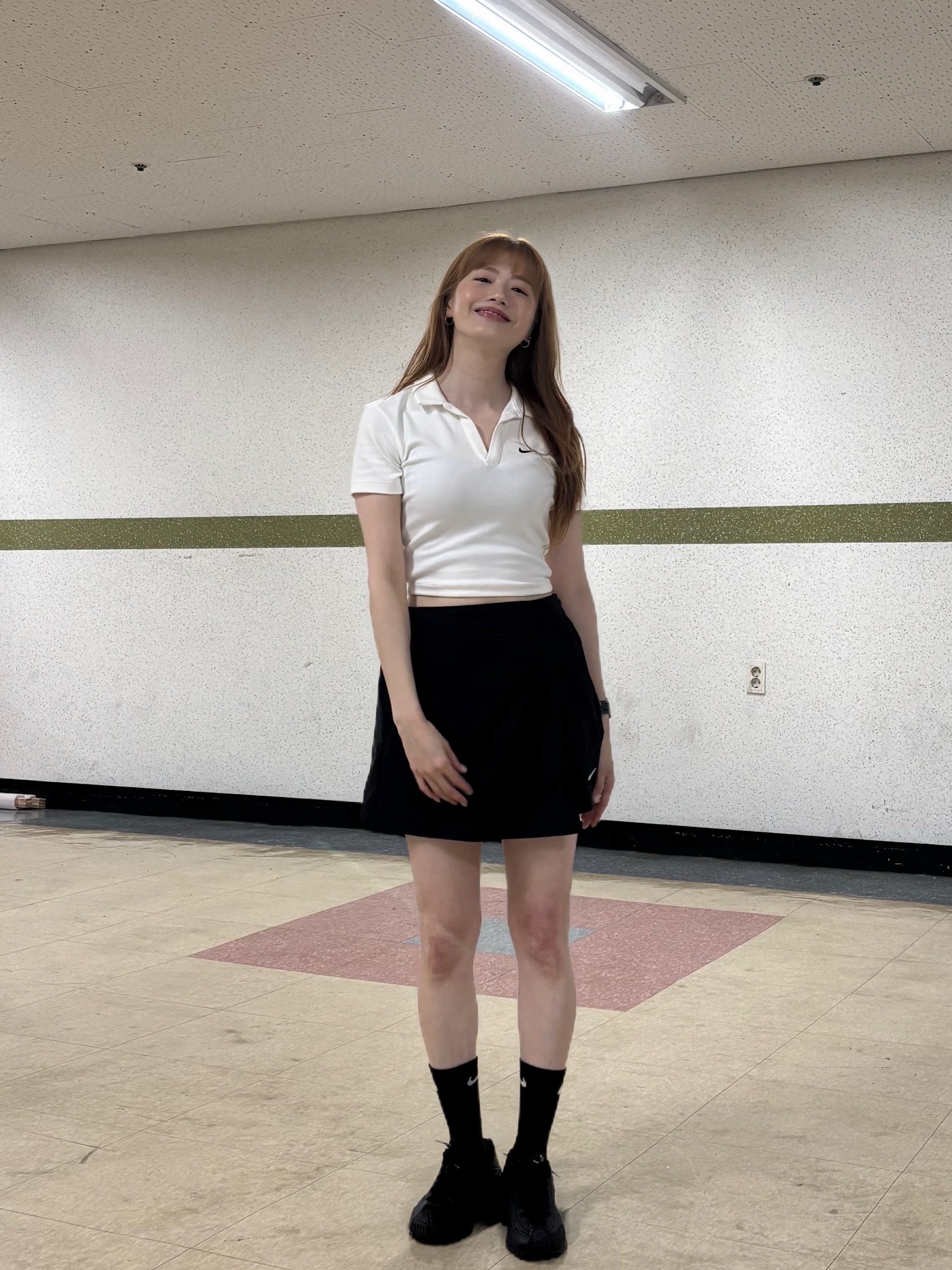 (W) Nike NSW Essential Short Sleeve Polo Top White - Asia, (W) Nike Shox R4 Black 착용 스타일 - 4
