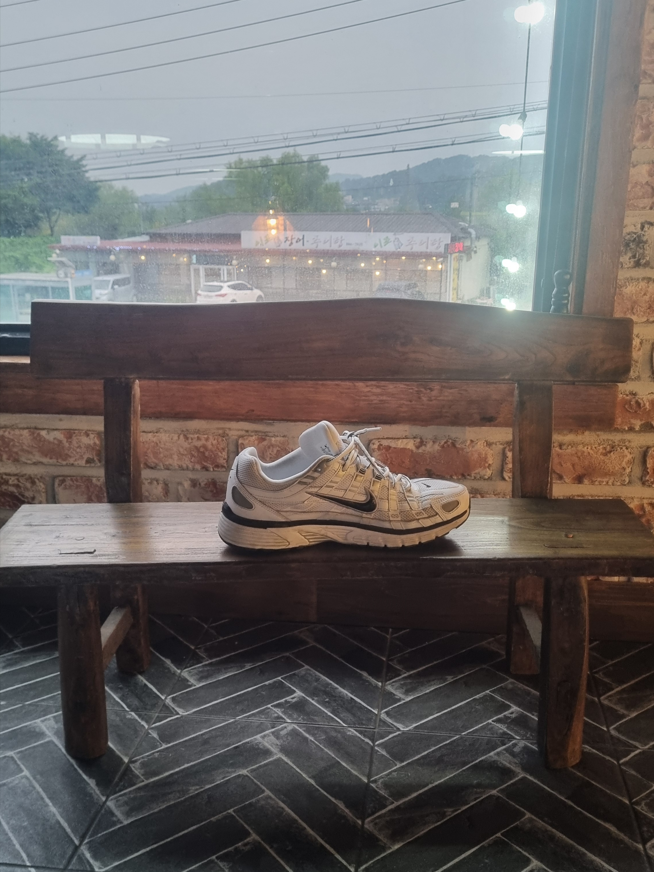 Nike P-6000 White Metallic Silver 착용 스타일