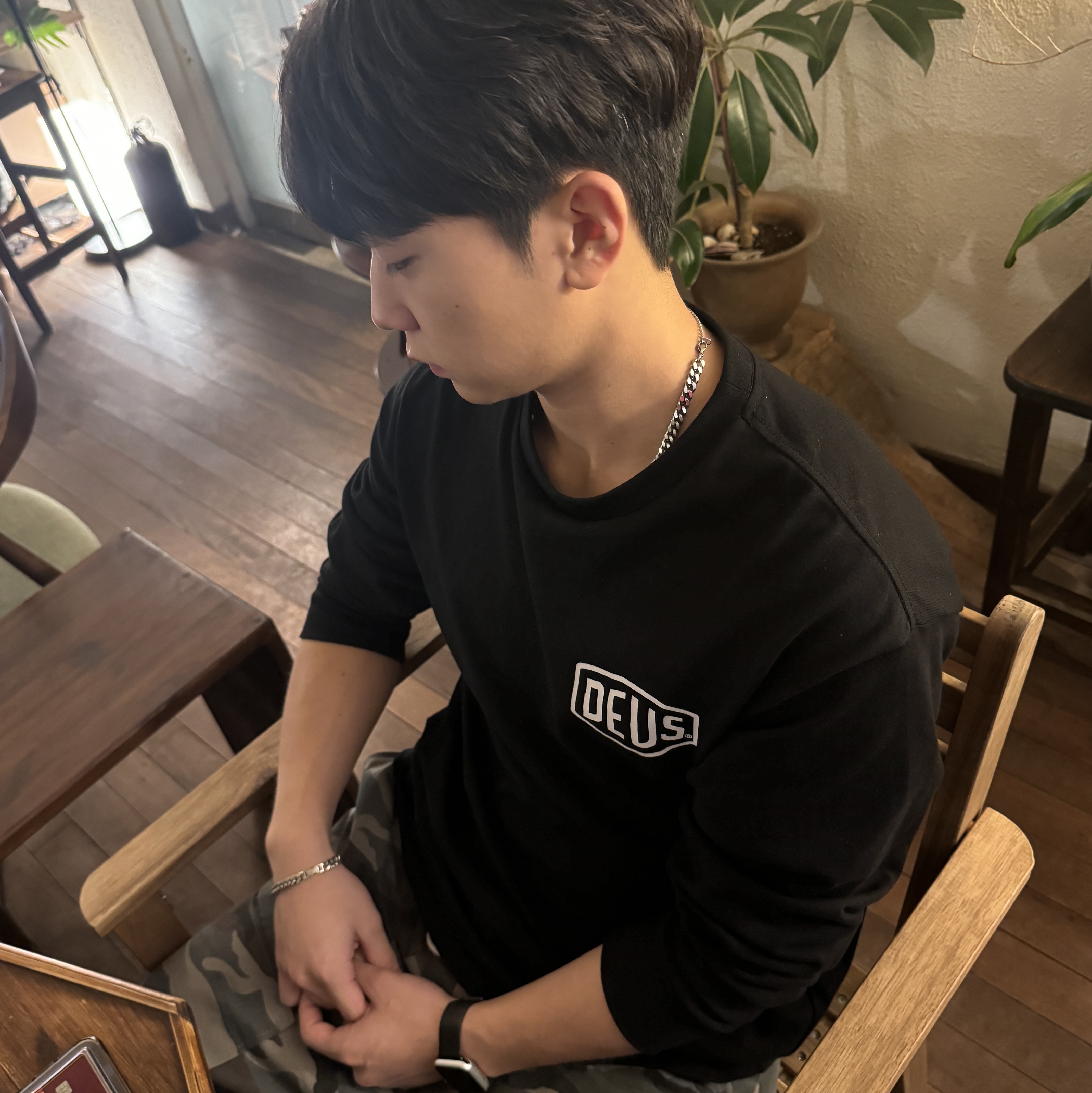 Deus Ex Machina Seoul College Long Sleeve T-Shirt Black 착용 스타일 - 2