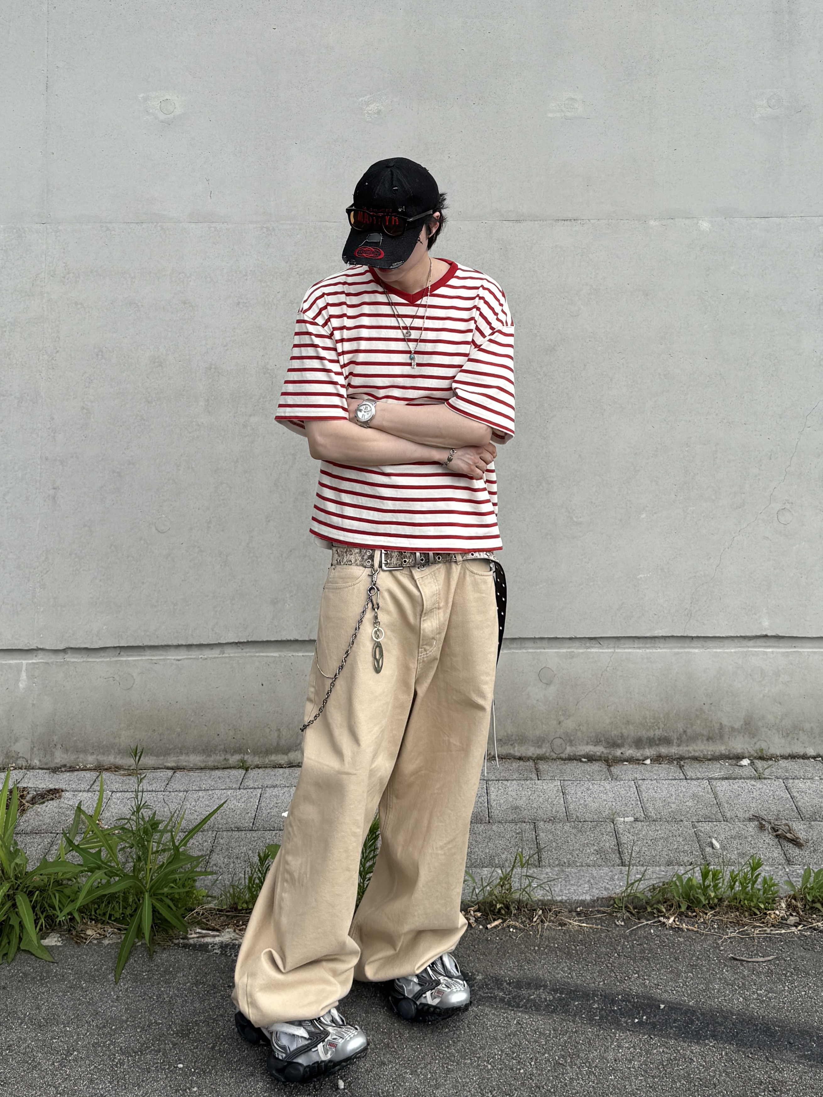 Balenciaga Reptile Sneaker Multicolor, Nonnod Cropped V-neck T-shirt Red stripe 착용 스타일 - 2