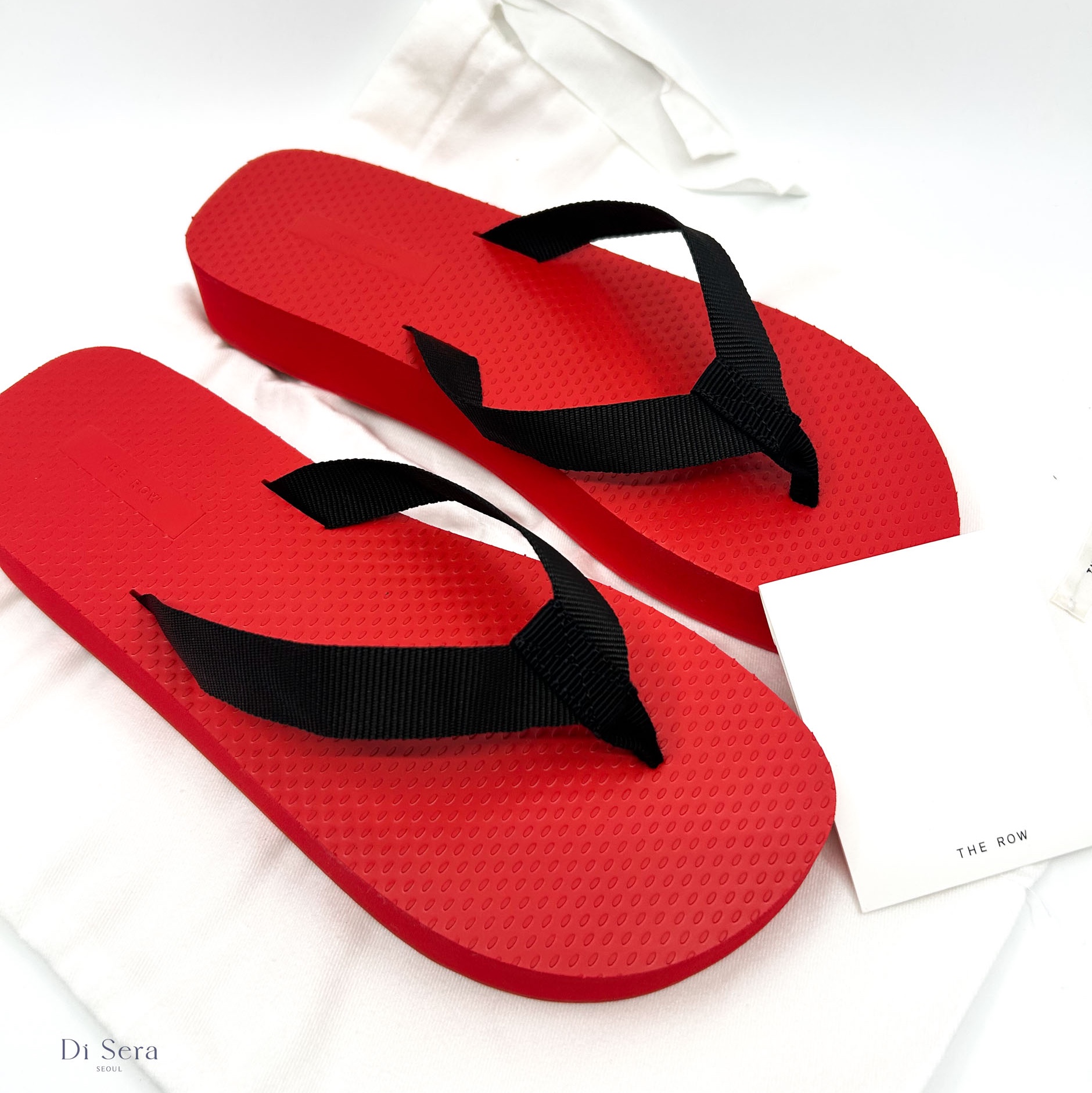 (W) The Row Dune Rubber Platform Sandal Scarlet 착용 스타일 - 1