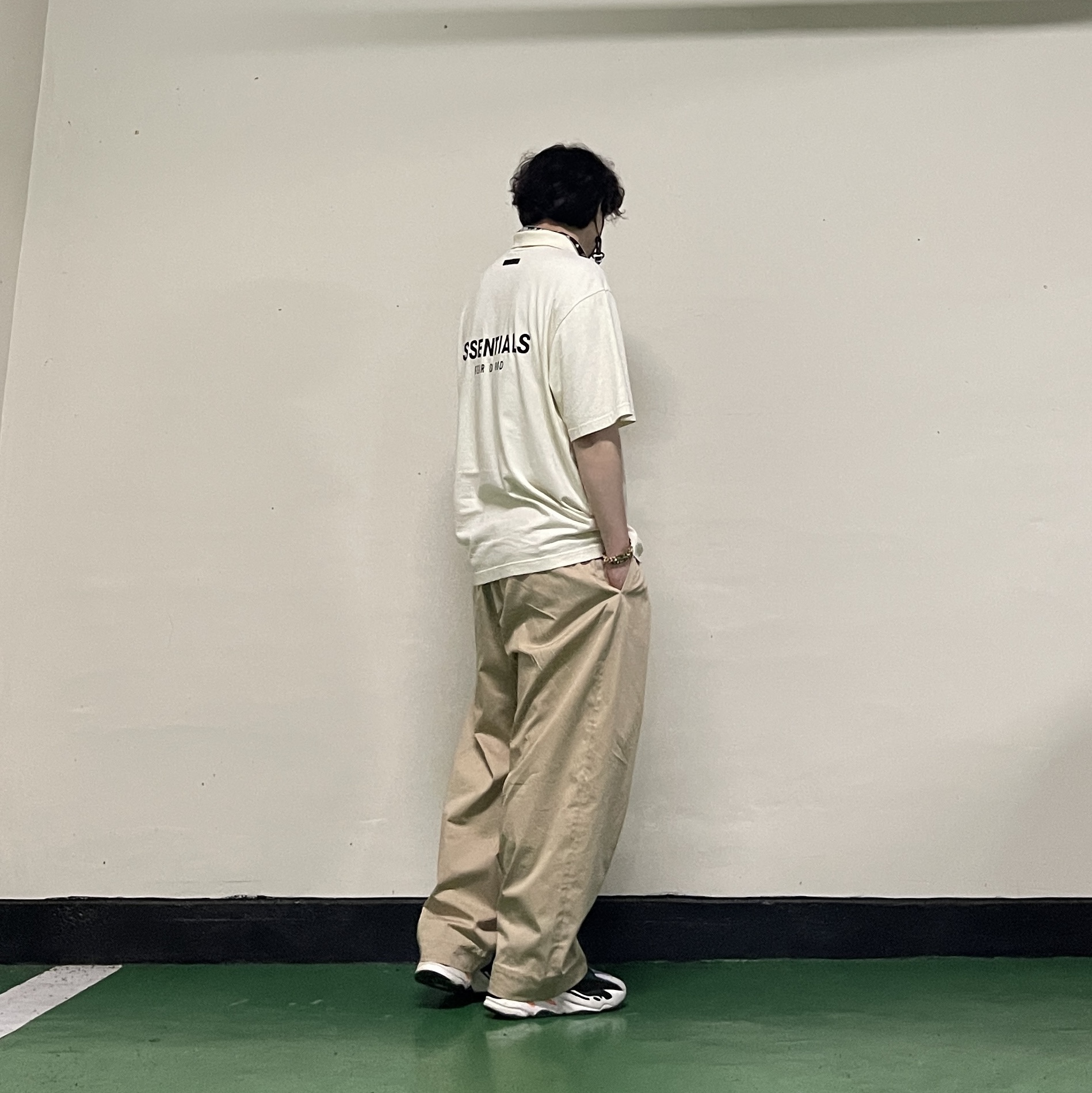 Essentials Short Sleeve Polo Cream - 21SS, Adidas Yeezy Boost 700 Wave Runner Solid Grey 2021/2022 착용 스타일 - 1