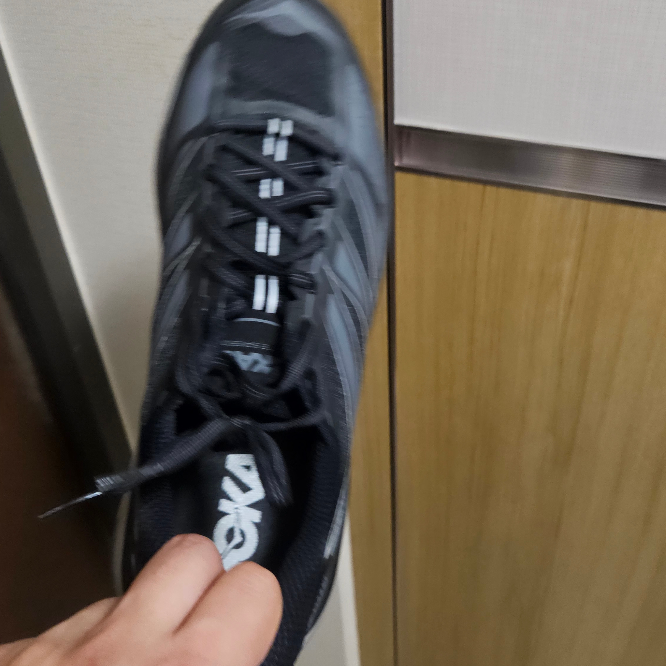 Hoka Mafate Speed 2 Black Castlerock 착용 스타일 - 1