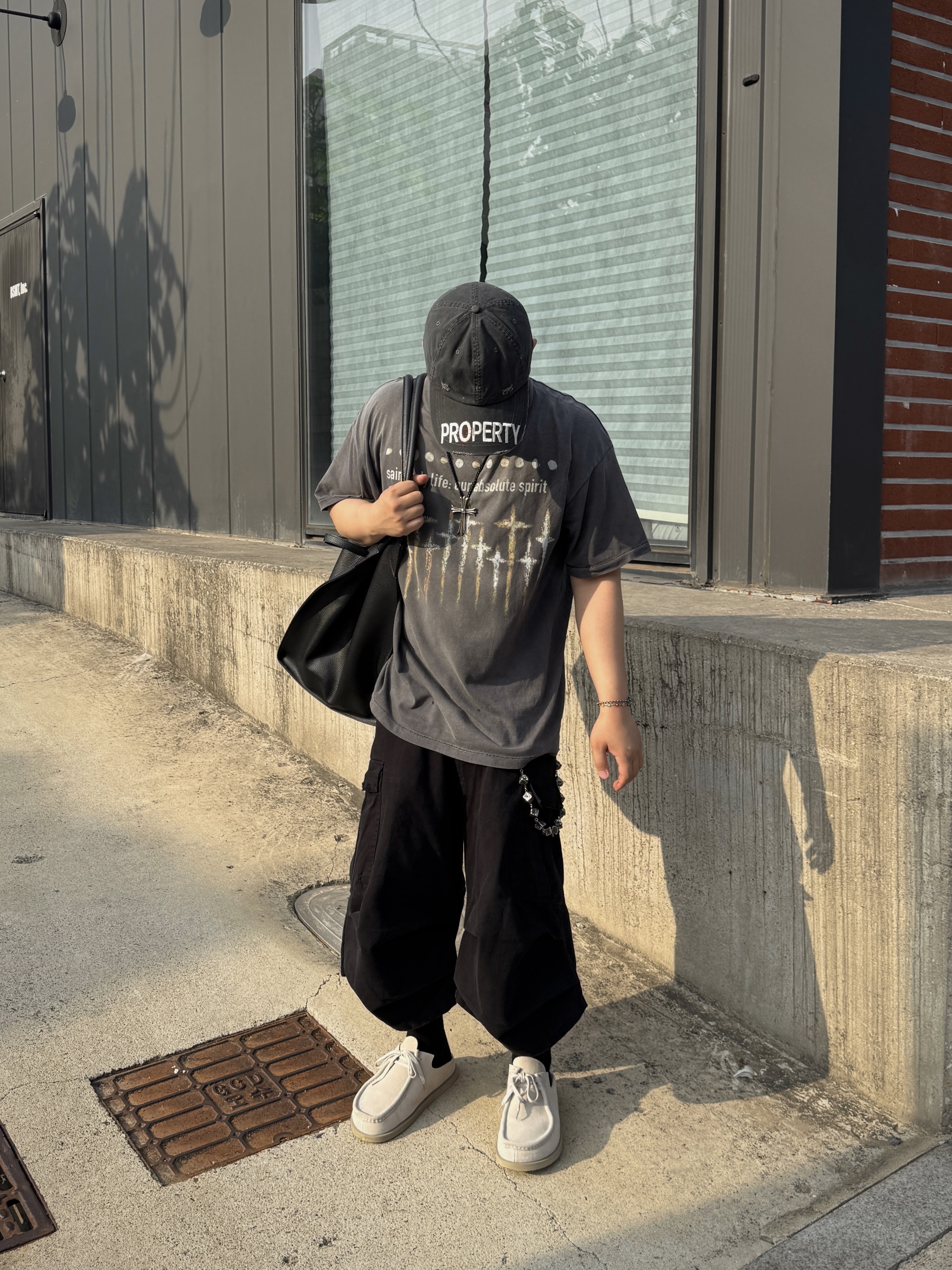 Nonnod Side Cargo Shorts Vintage Black, Saint Mxxxxxx x For Someone God FS S/S T-Shirt Black - 23AW 착용 스타일