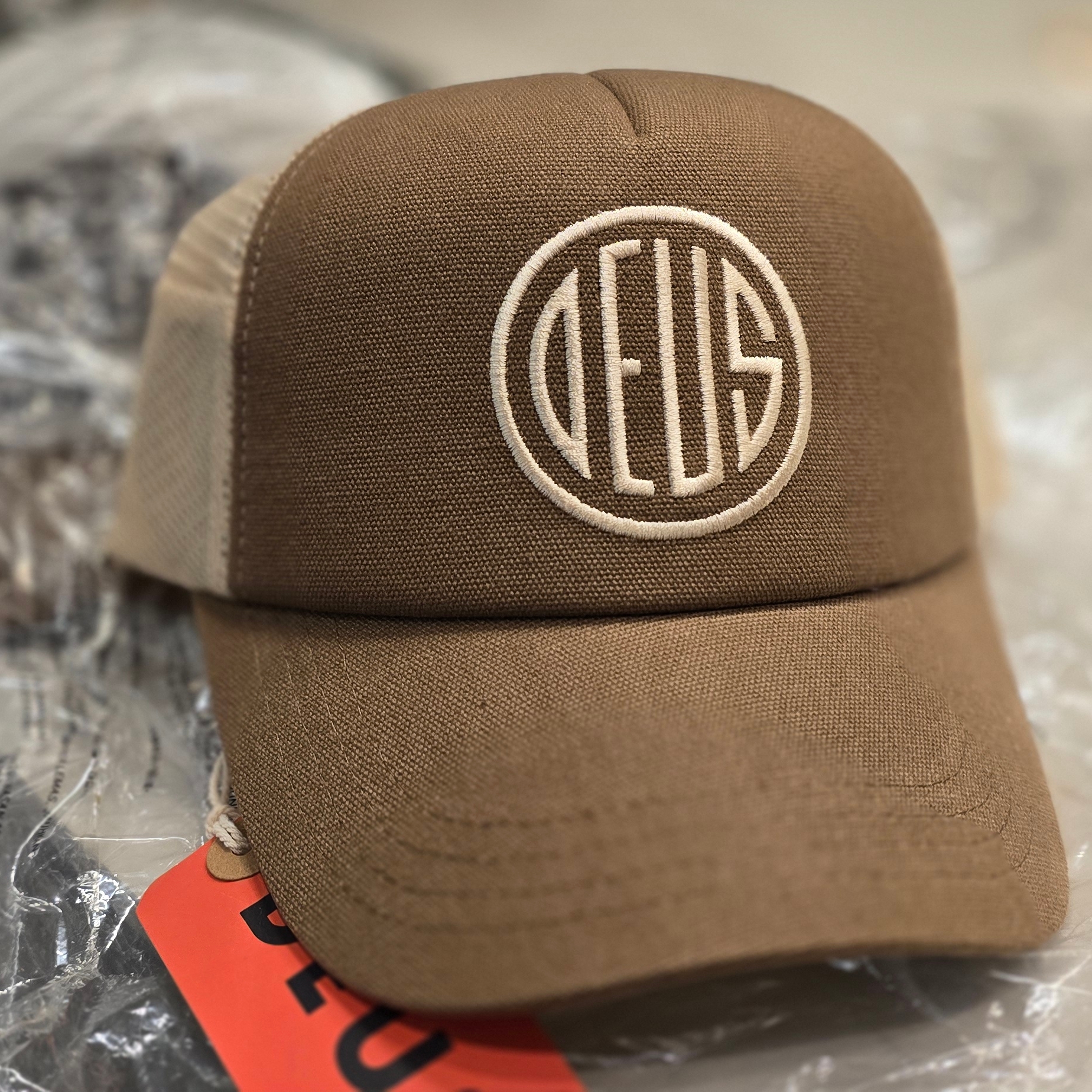 Deus Ex Machina Pill Trucker Cap Brown 착용 스타일