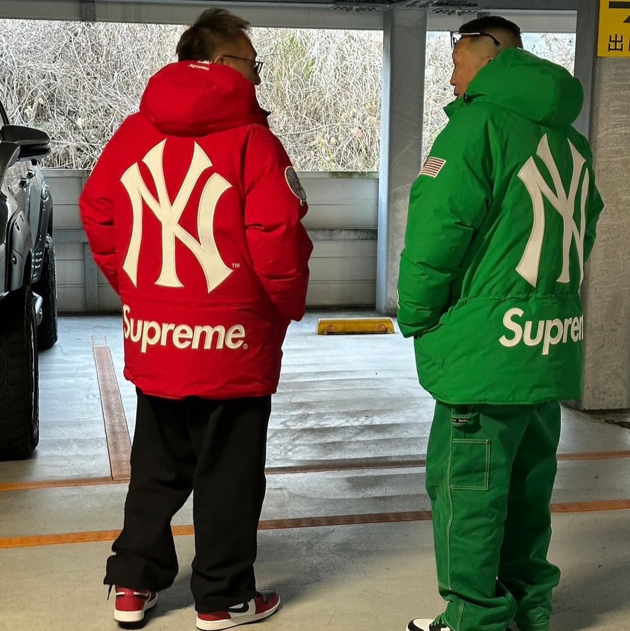 Supreme Intarsia S/S Top Stripe - 25SS, Supreme x New York Yankees Gore-Tex 700-Fill Down Jacket Navy - 21FW 착용 스타일 - 5