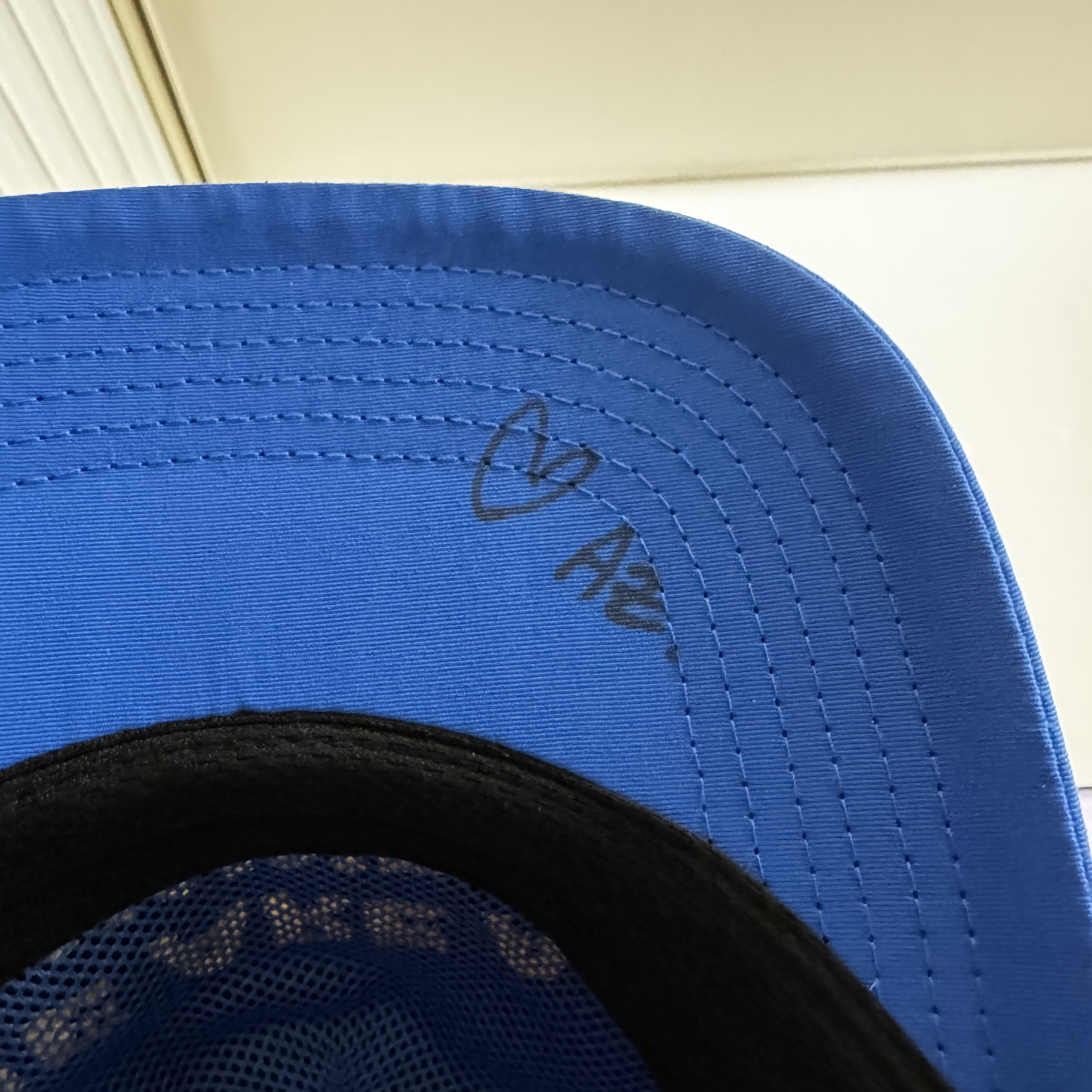 Alex Zono x Wherever We Are All Runners Trucker Hat Blue 착용 스타일 - 2