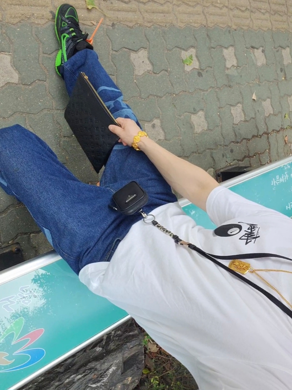 Louis Vuitton Daily Pouch Monogram Empreinte Black, Nike x Off-White Air Rubber Dunk Green Strike 착용 스타일 - 2