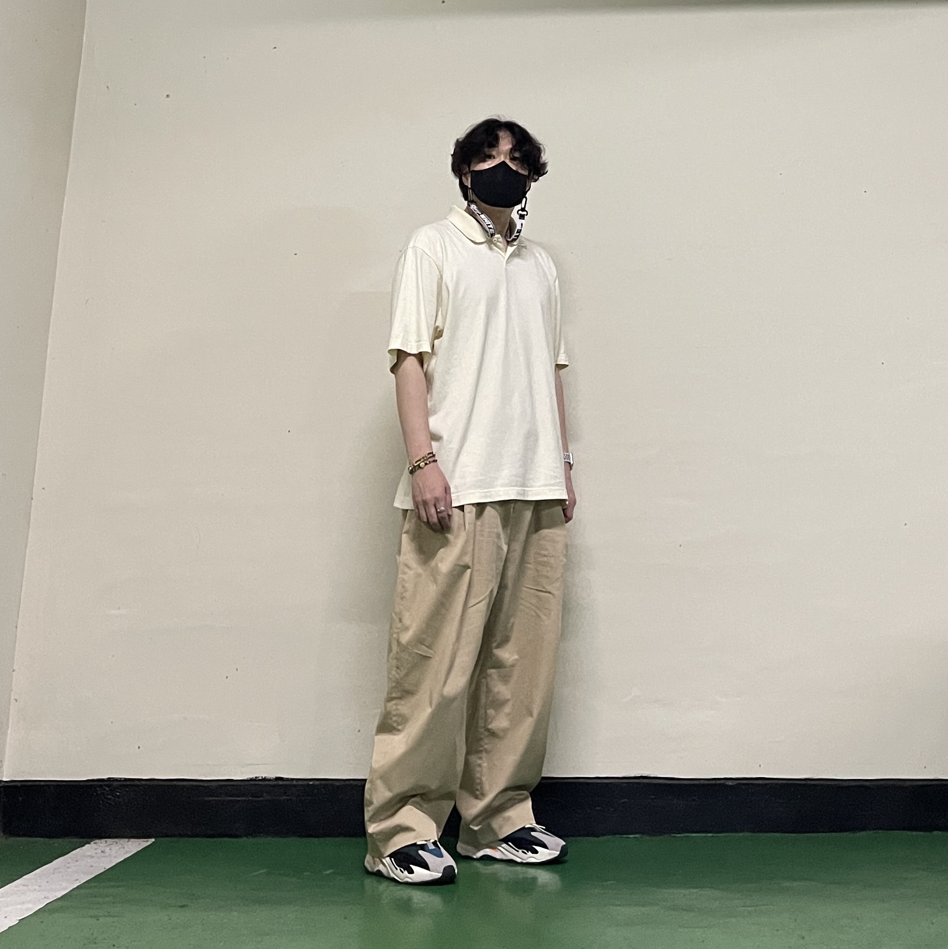 Essentials Short Sleeve Polo Cream - 21SS, Adidas Yeezy Boost 700 Wave Runner Solid Grey 2021/2022 착용 스타일 - 3