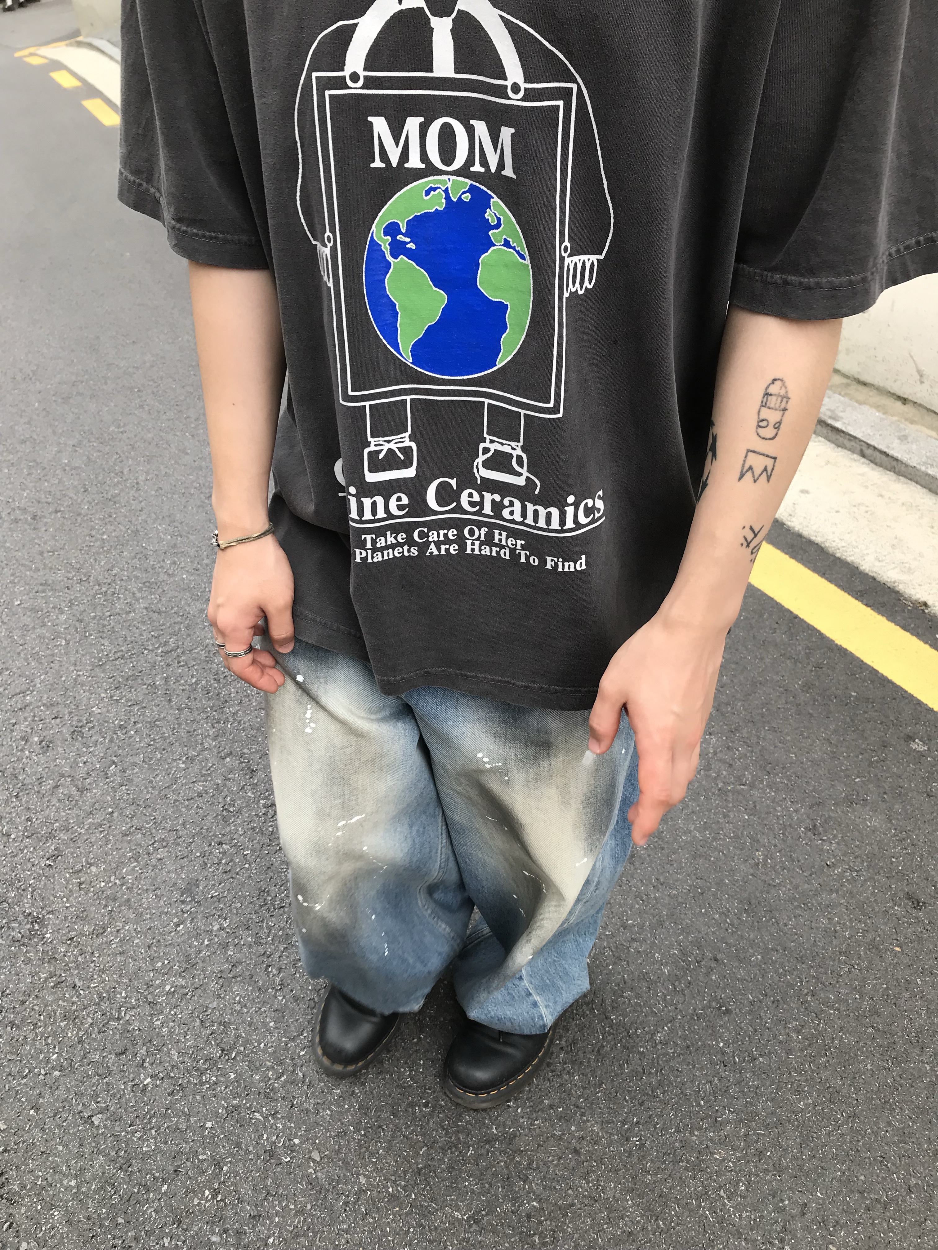 noun Wide Curved Denim Pants Painting Blue, Dr. Martens 1461 Smooth Black 착용 스타일 - 3