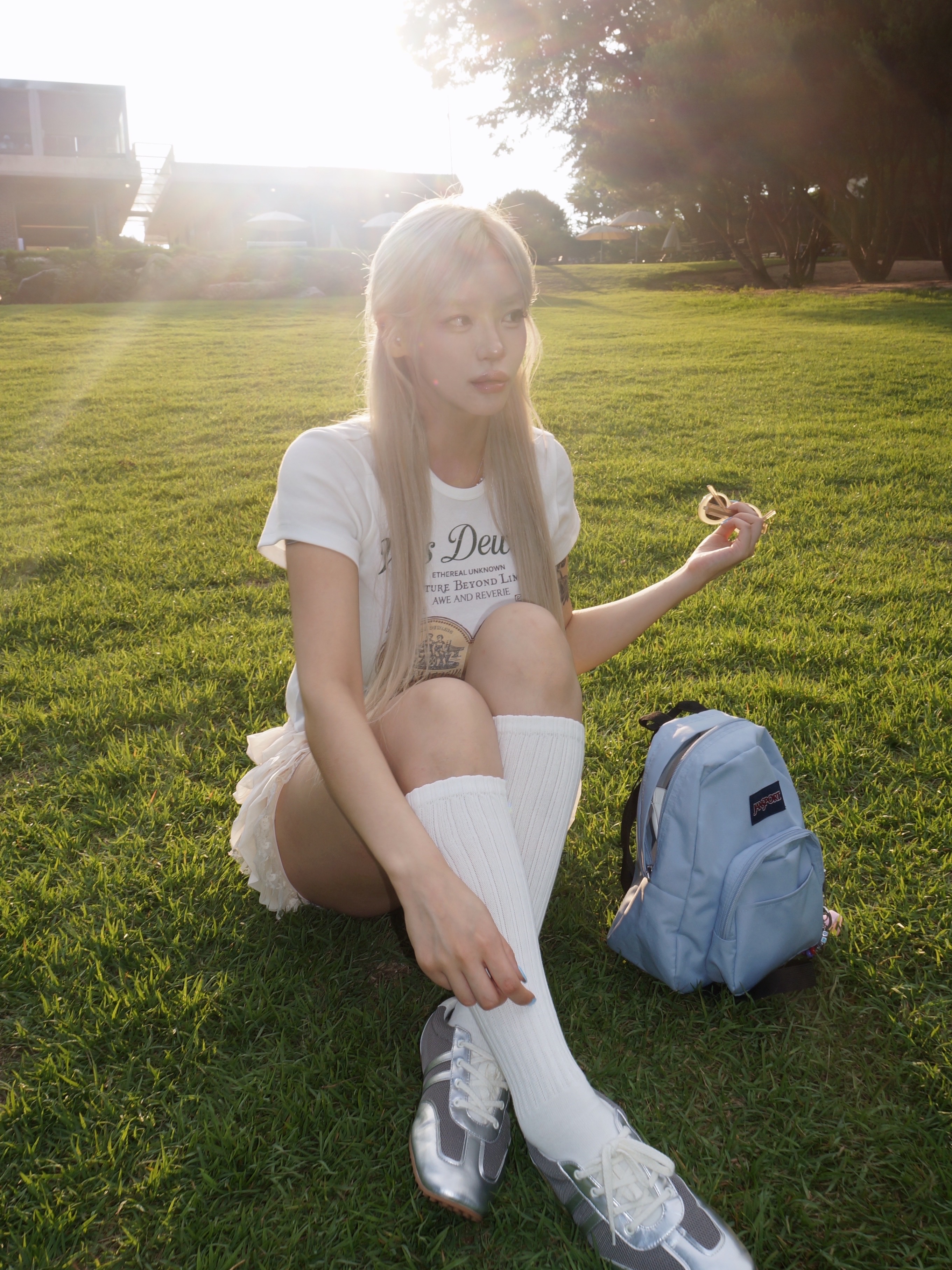 Jansport Half Pint Mini Backpack Blue Dusk 착용 스타일 - 3