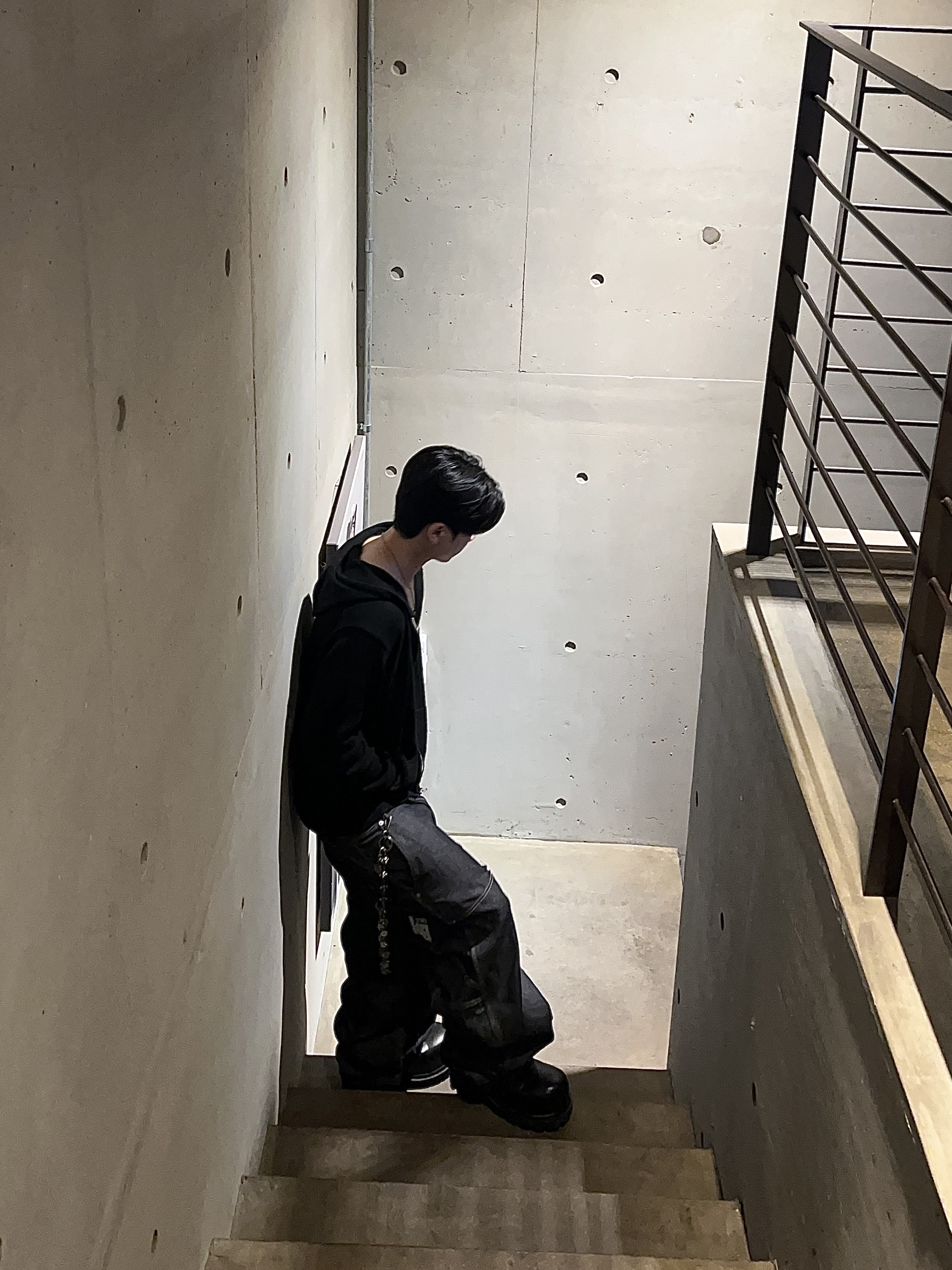 GRAILZ x KOIN SEOUL Carpenter Raw Denim Pants Indigo 착용 스타일 - 4