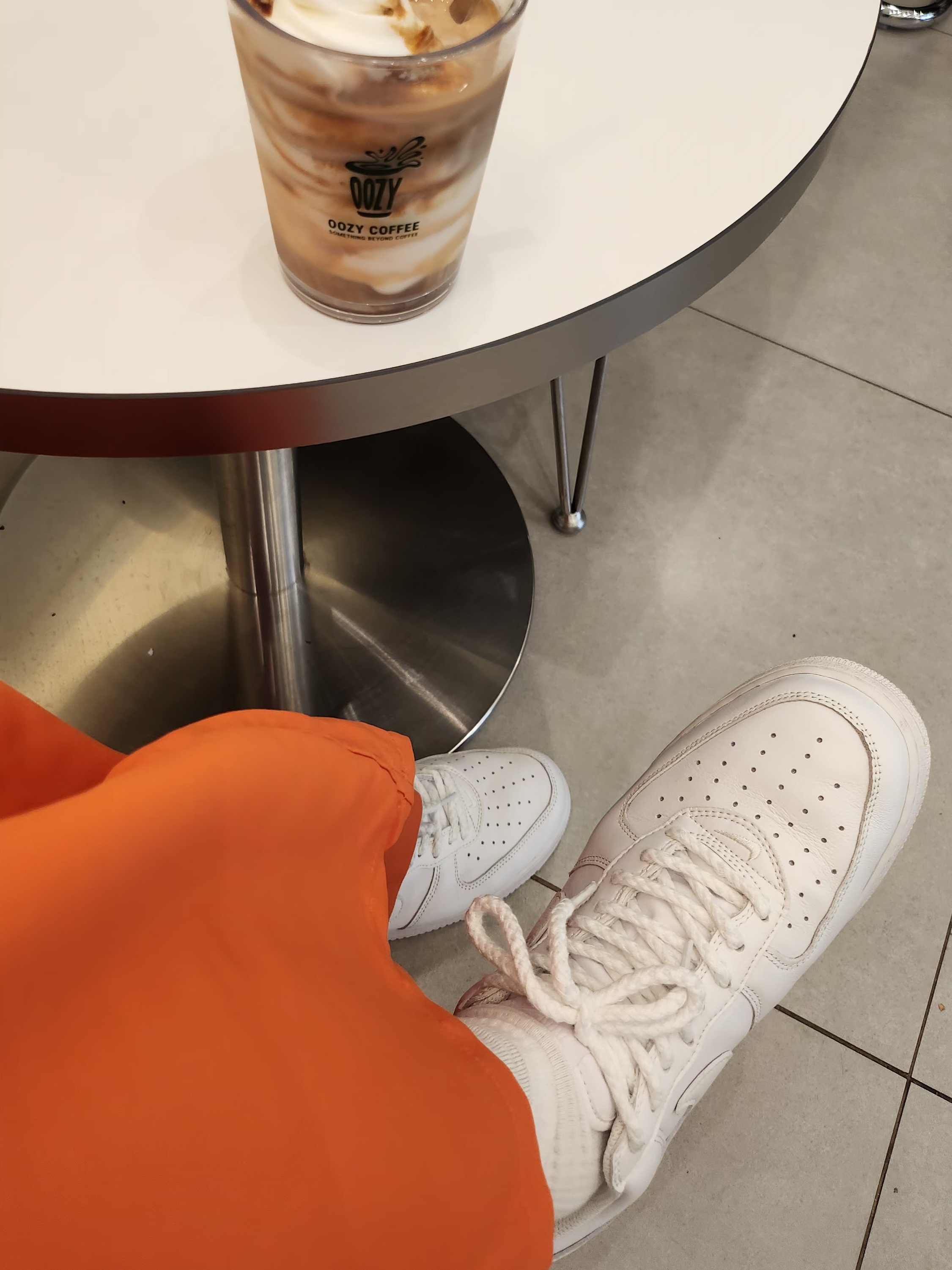 Nike Air Force 1 Low Retro Color of the Month White, TONYHAWK Cocktail Graphic T-Shirt White 착용 스타일 - 4