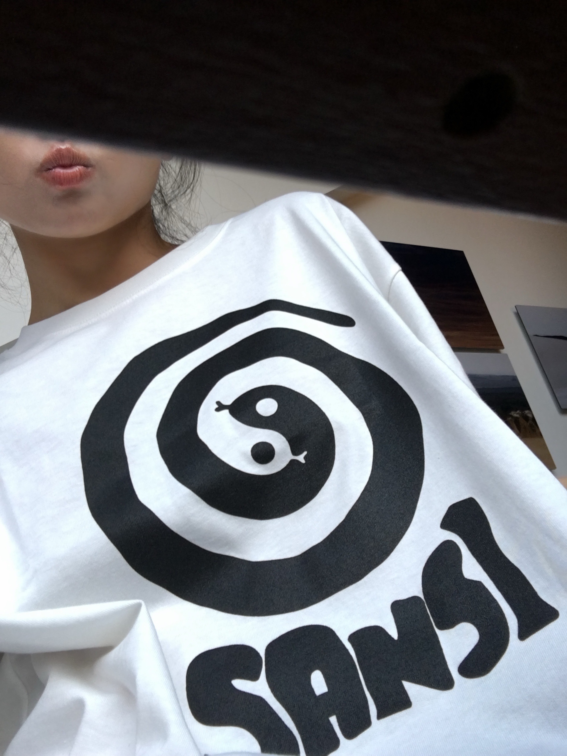 SANSI Yin Yang Snake T-Shirts White 착용 스타일 - 1