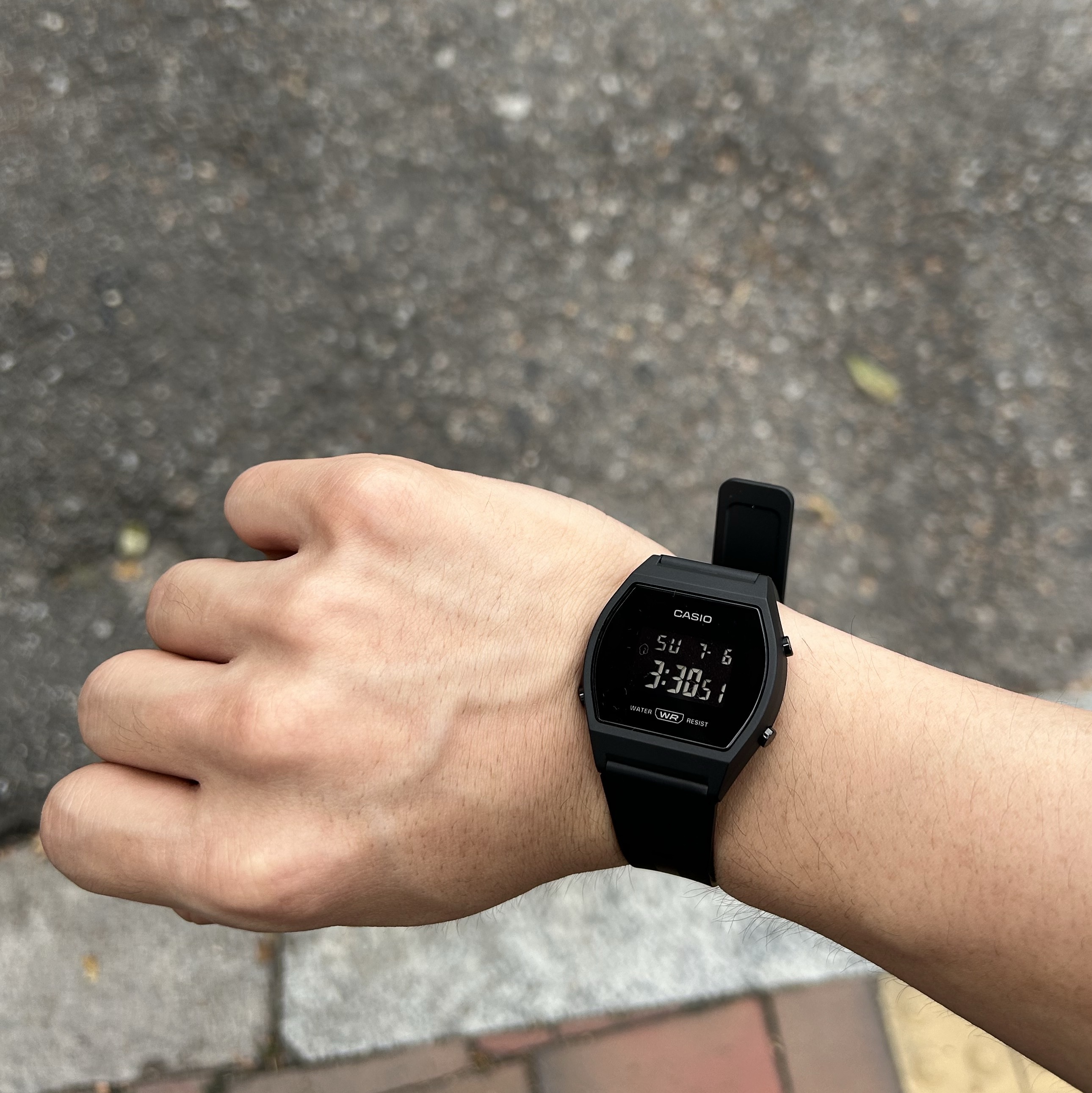 Casio x Youth LW-204-1BDF 착용 스타일