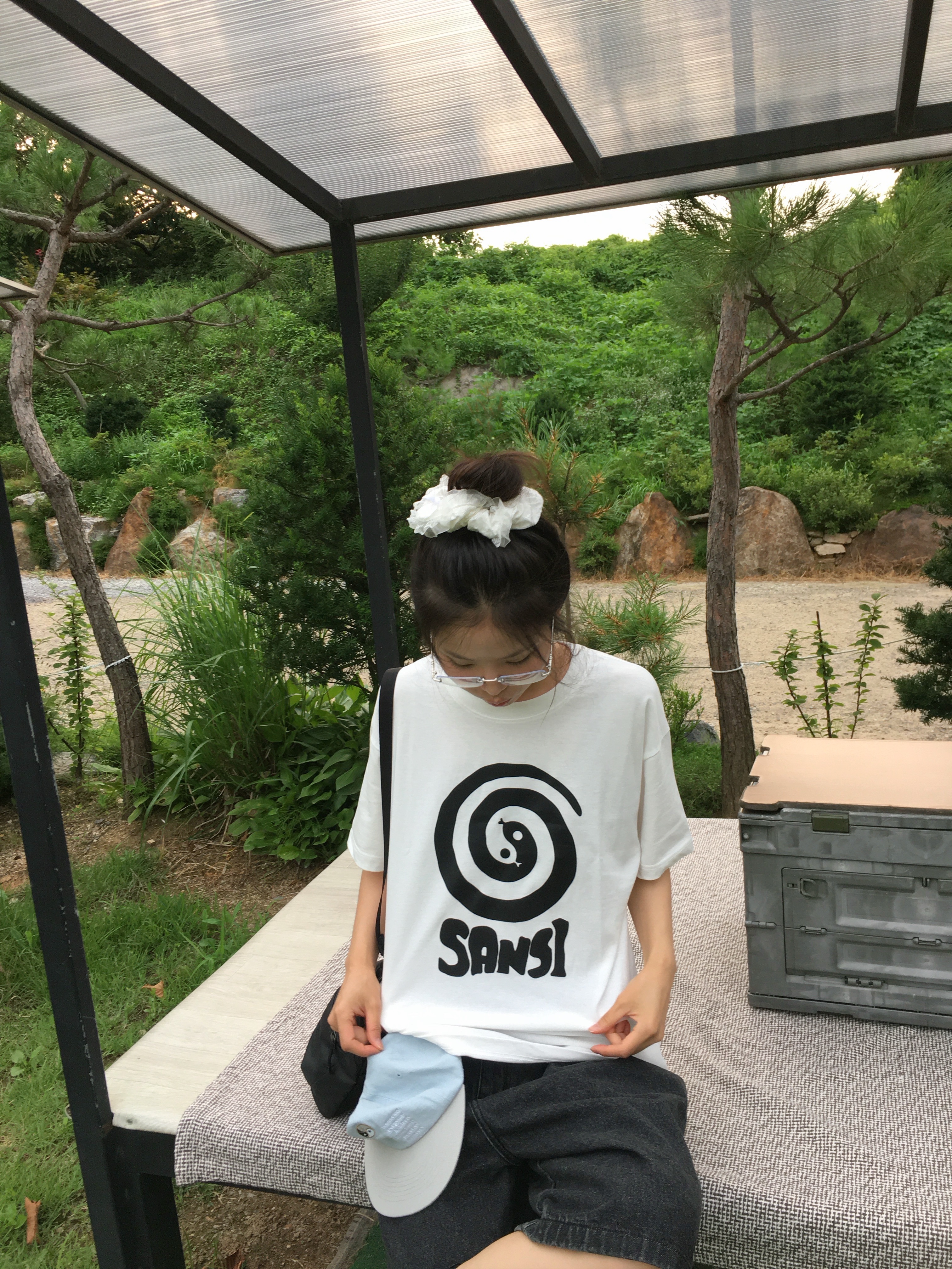SANSI Yin Yang Snake T-Shirts White 착용 스타일 - 2
