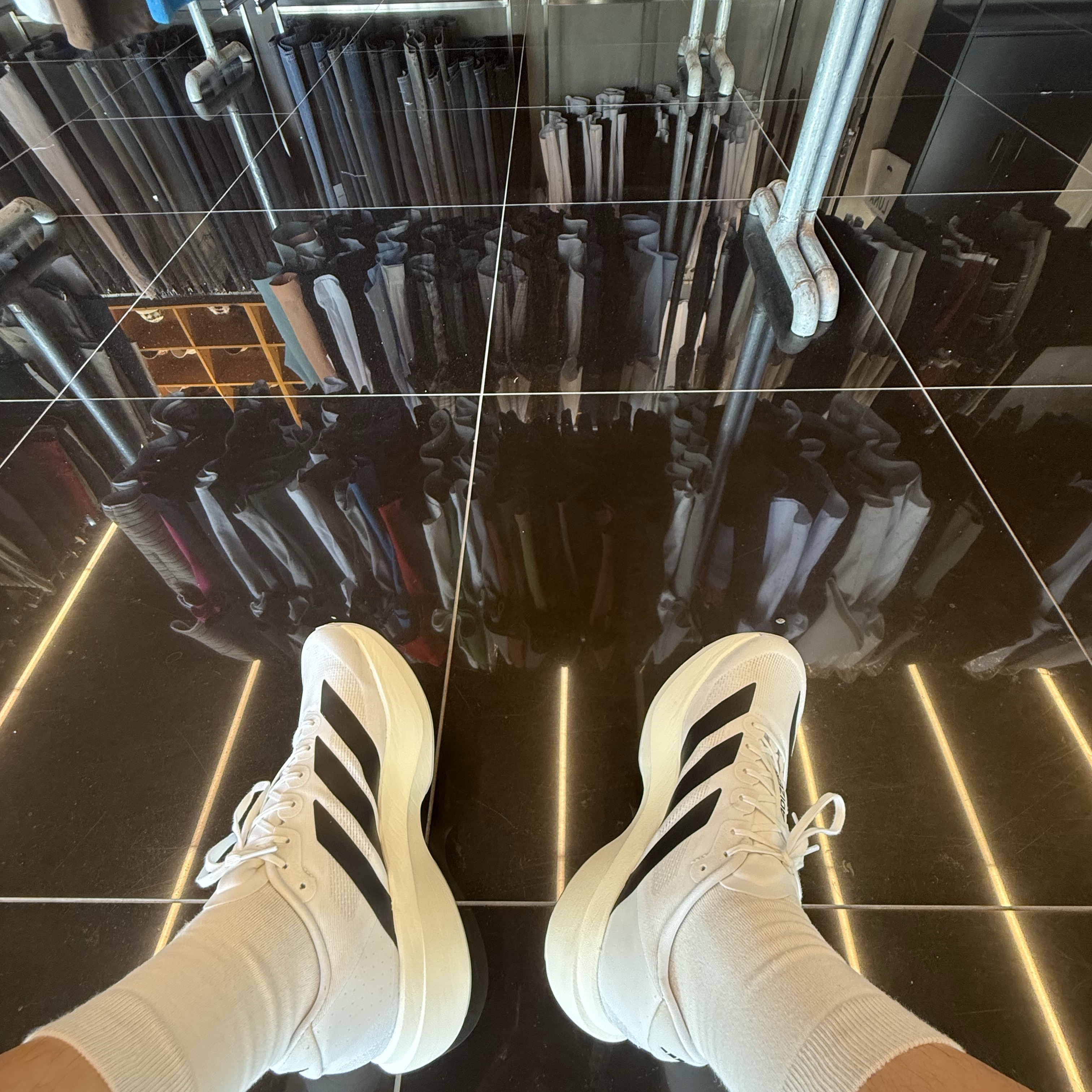 Adidas Adizero EVO SL Cloud White Core Black 착용 스타일