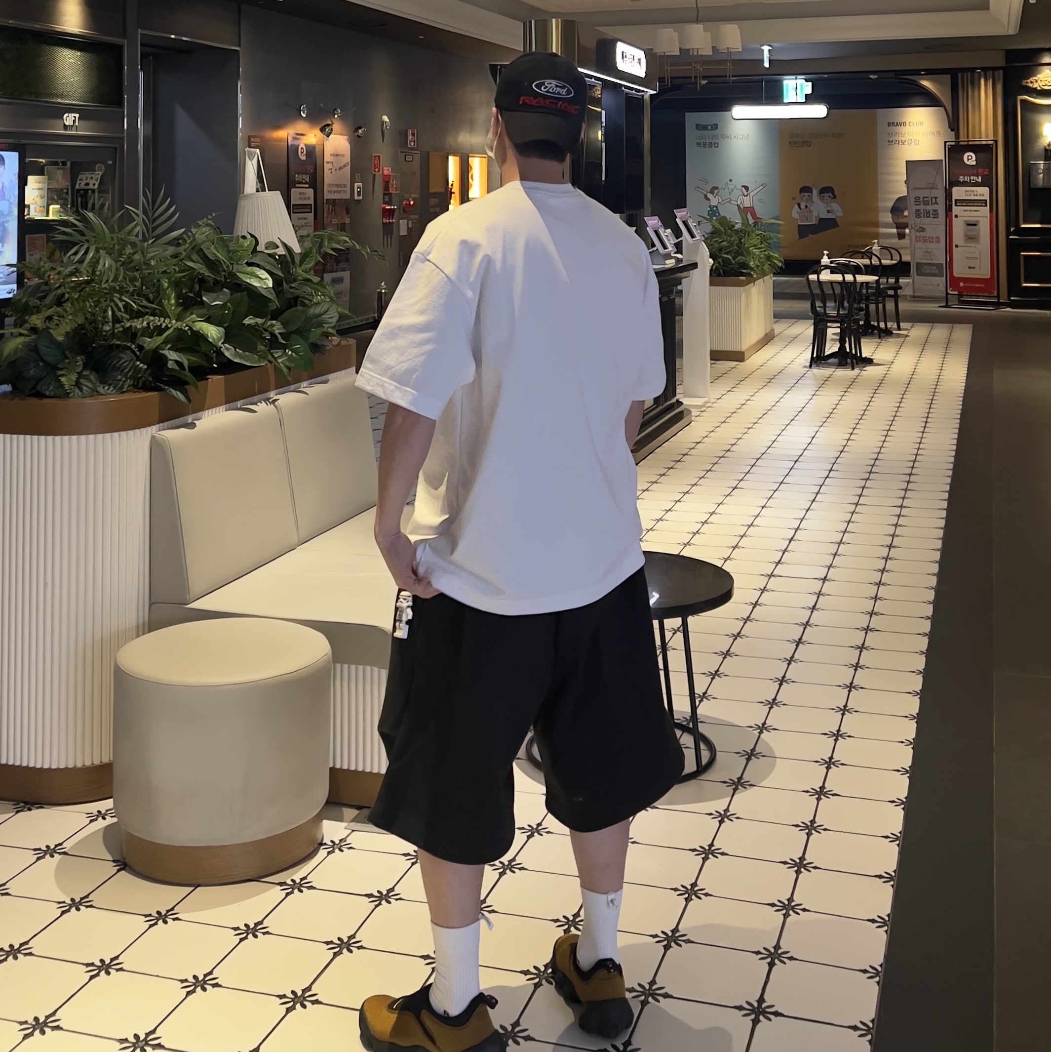 Oakley Factory Team x Brain Dead Jacquard Flesh Yellow Black 착용 스타일 - 5