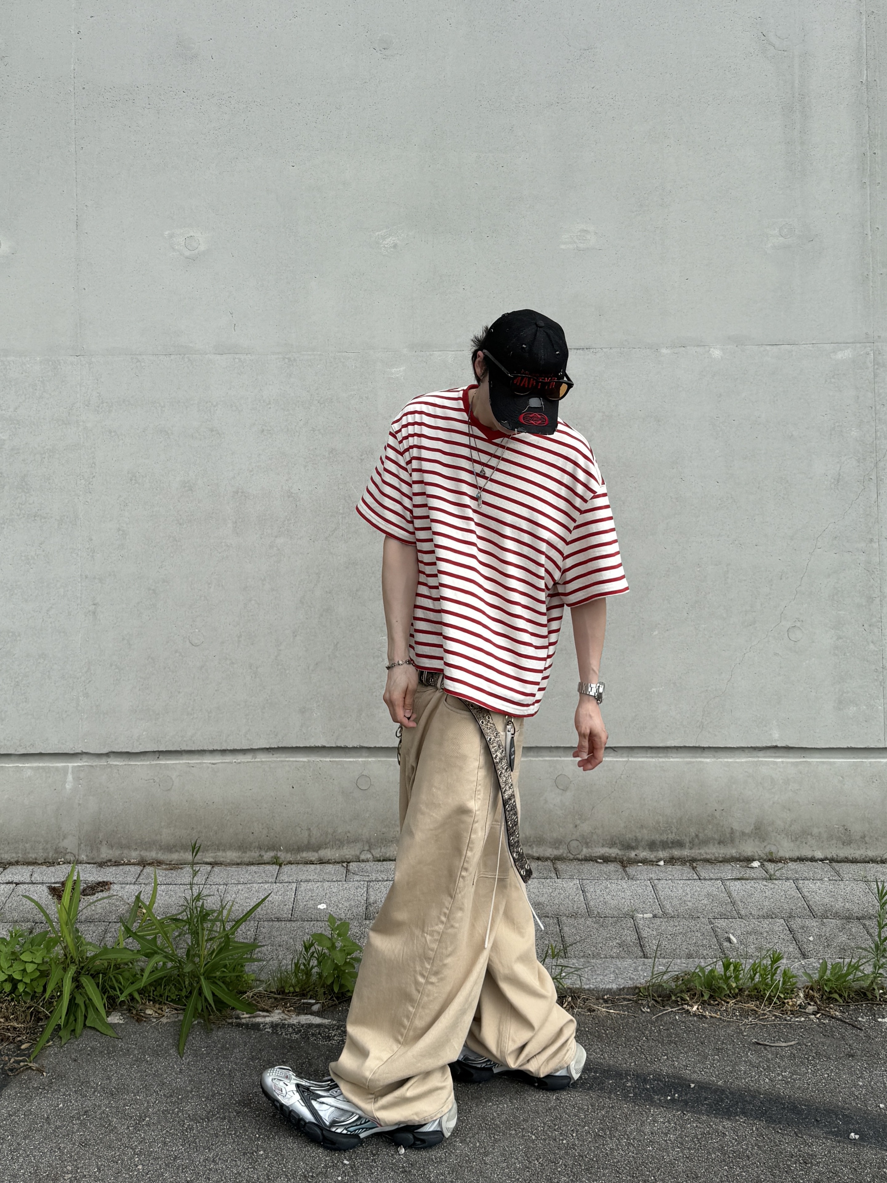 Balenciaga Reptile Sneaker Multicolor, Nonnod Cropped V-neck T-shirt Red stripe 착용 스타일 - 5