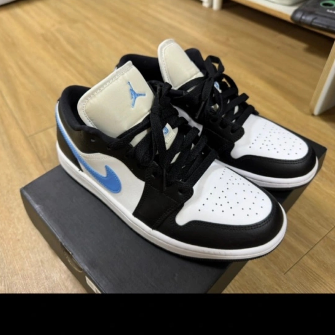 (W) Jordan 1 Low Black University Blue 착용 스타일
