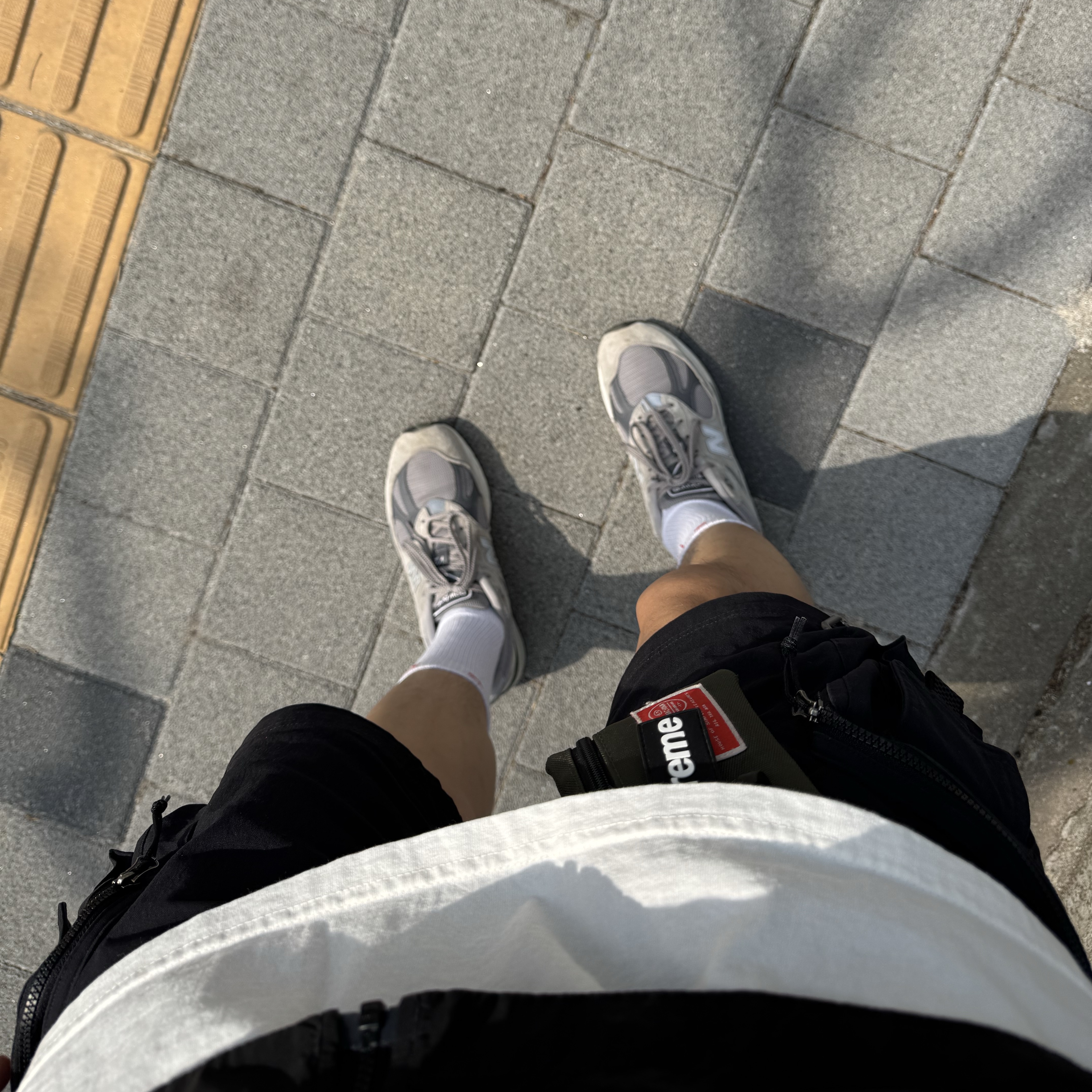 New Balance 991v2 Made in UK Rock Ridge Alloy Silver 착용 스타일