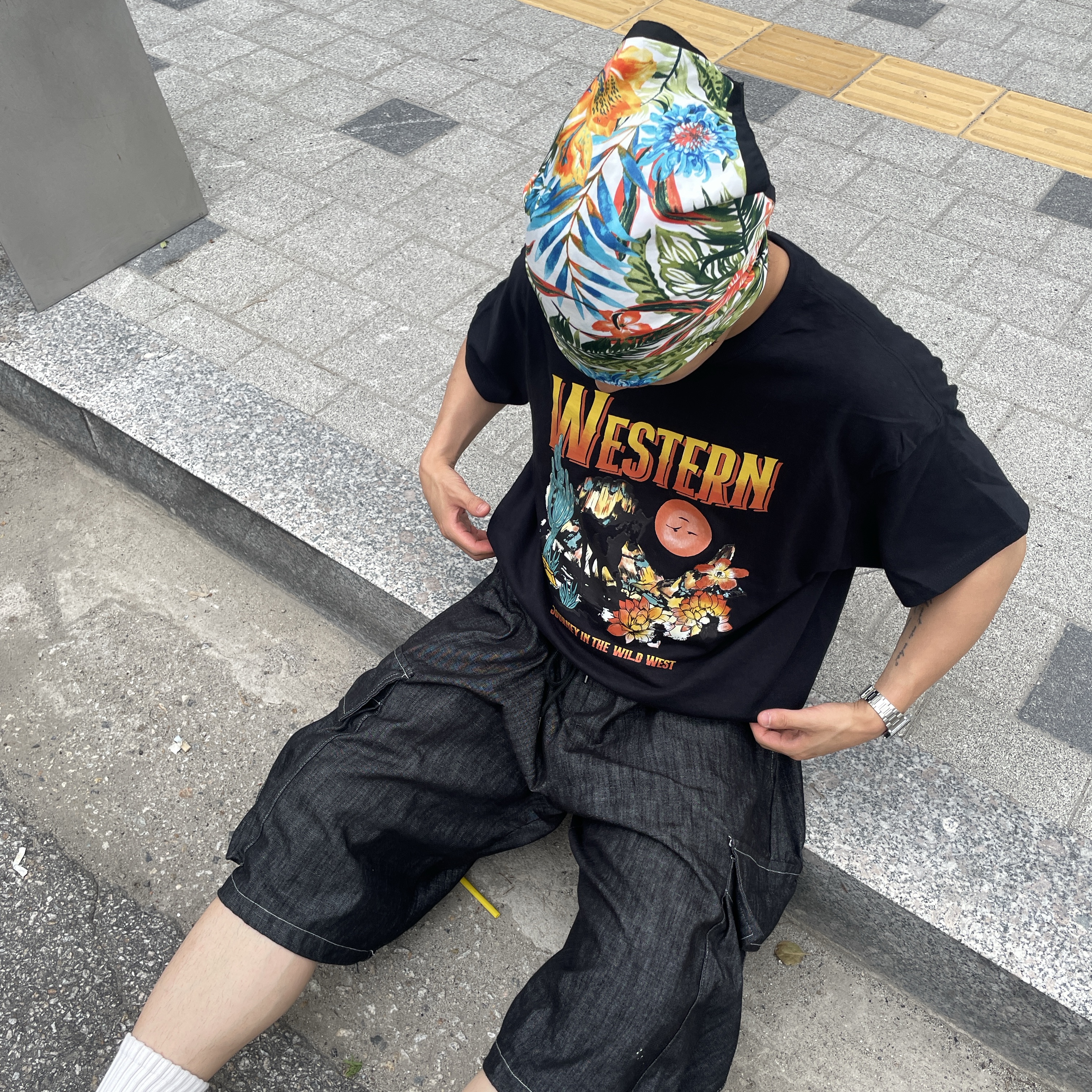 Gildan X American Collection Western T-Shirt Black 착용 스타일 - 3