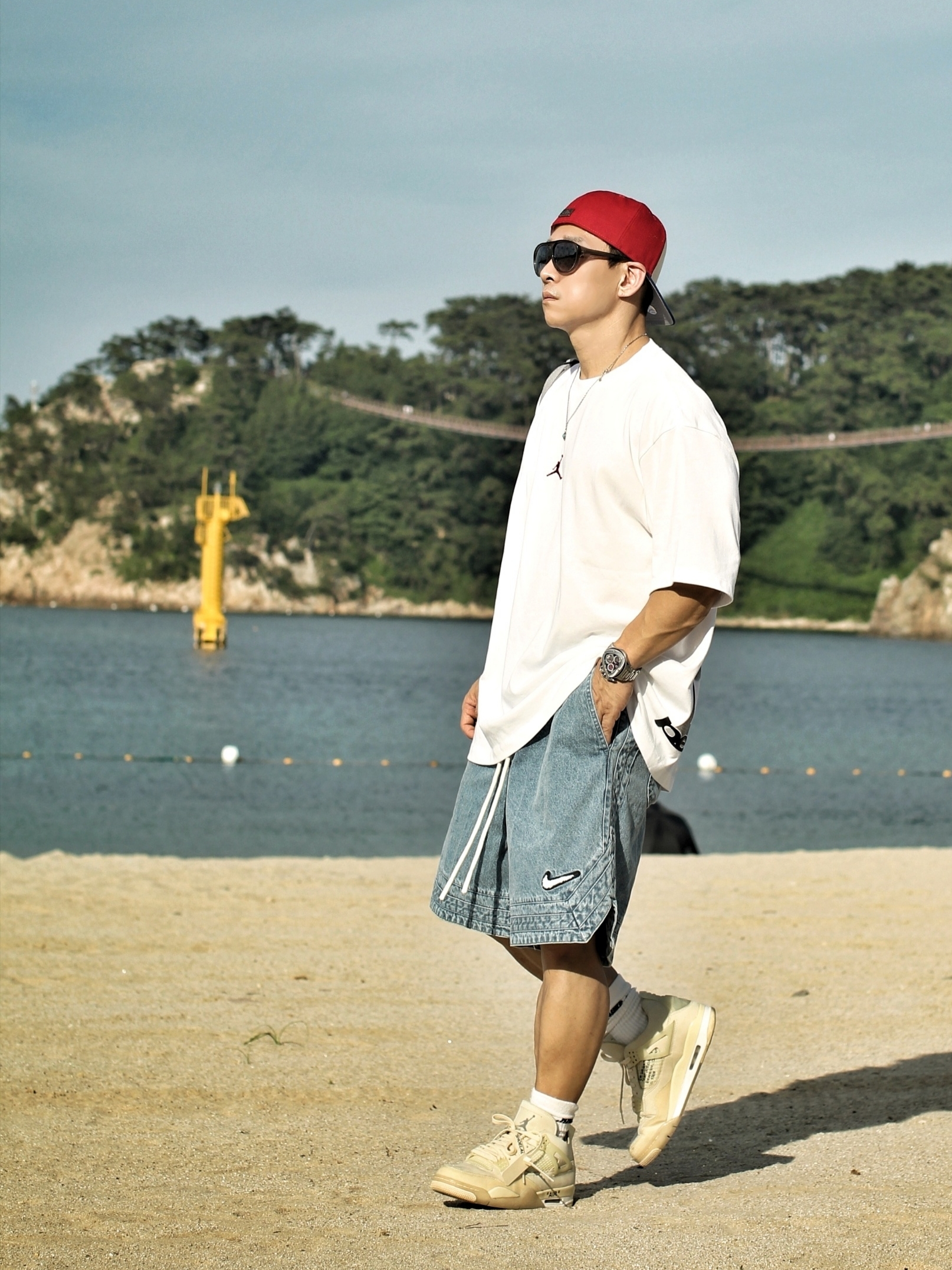 Jordan Seoul T-Shirt White Varsity Red (IB9106-100), (W) Jordan 4 x Off-White Retro SP Sail 착용 스타일 - 4