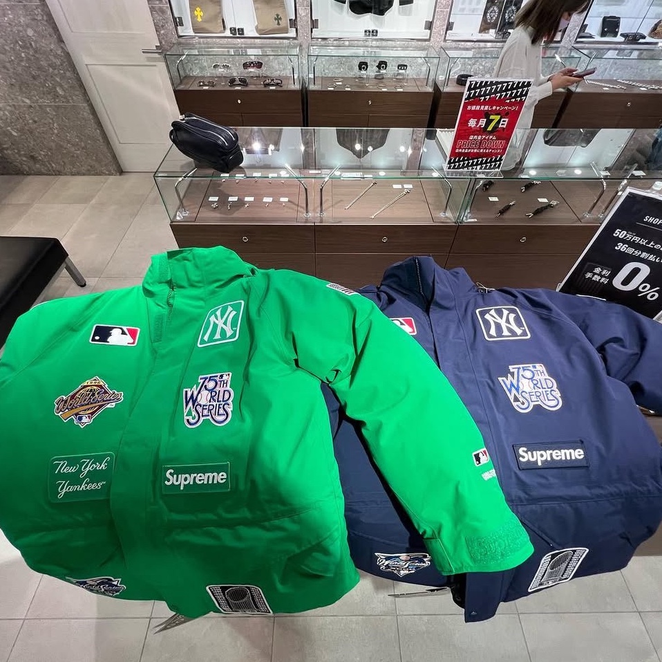 Supreme Intarsia S/S Top Stripe - 25SS, Supreme x New York Yankees Gore-Tex 700-Fill Down Jacket Navy - 21FW 착용 스타일 - 7