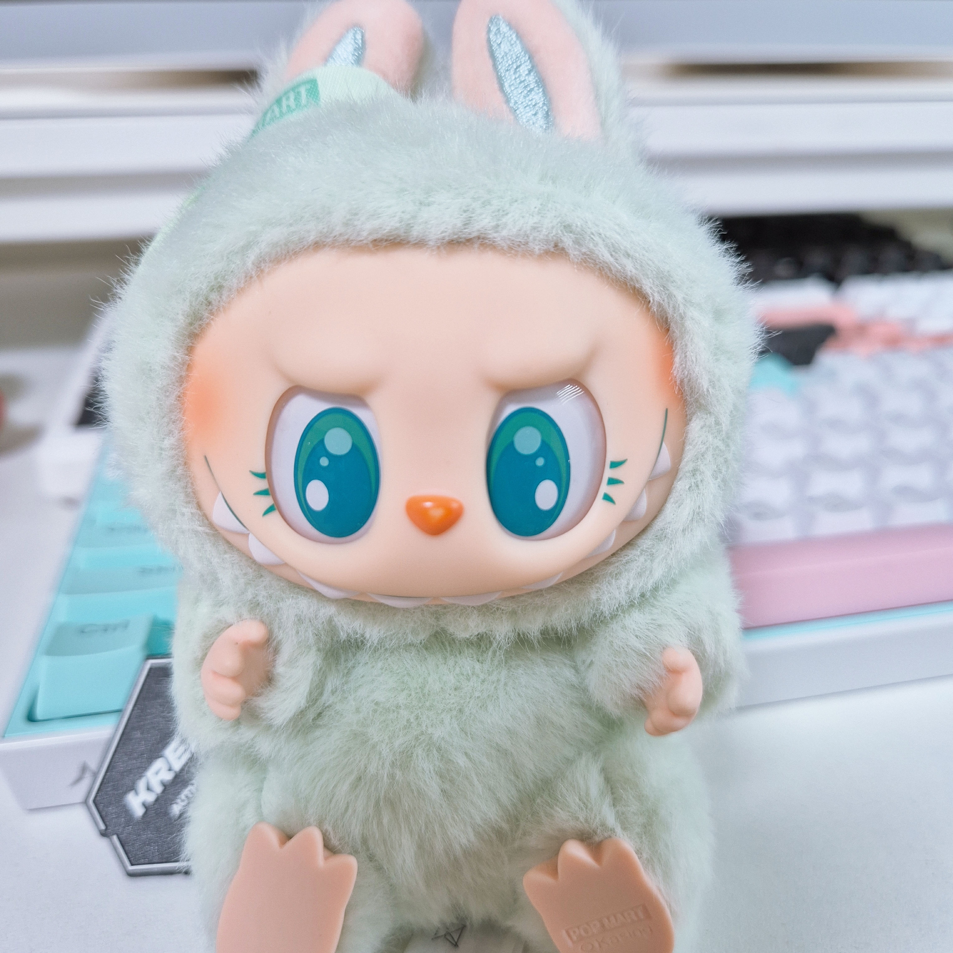 Pop Mart Labubu Let's Play Together Doll Series Ququ Keyring (Opened Case) 착용 스타일 - 2