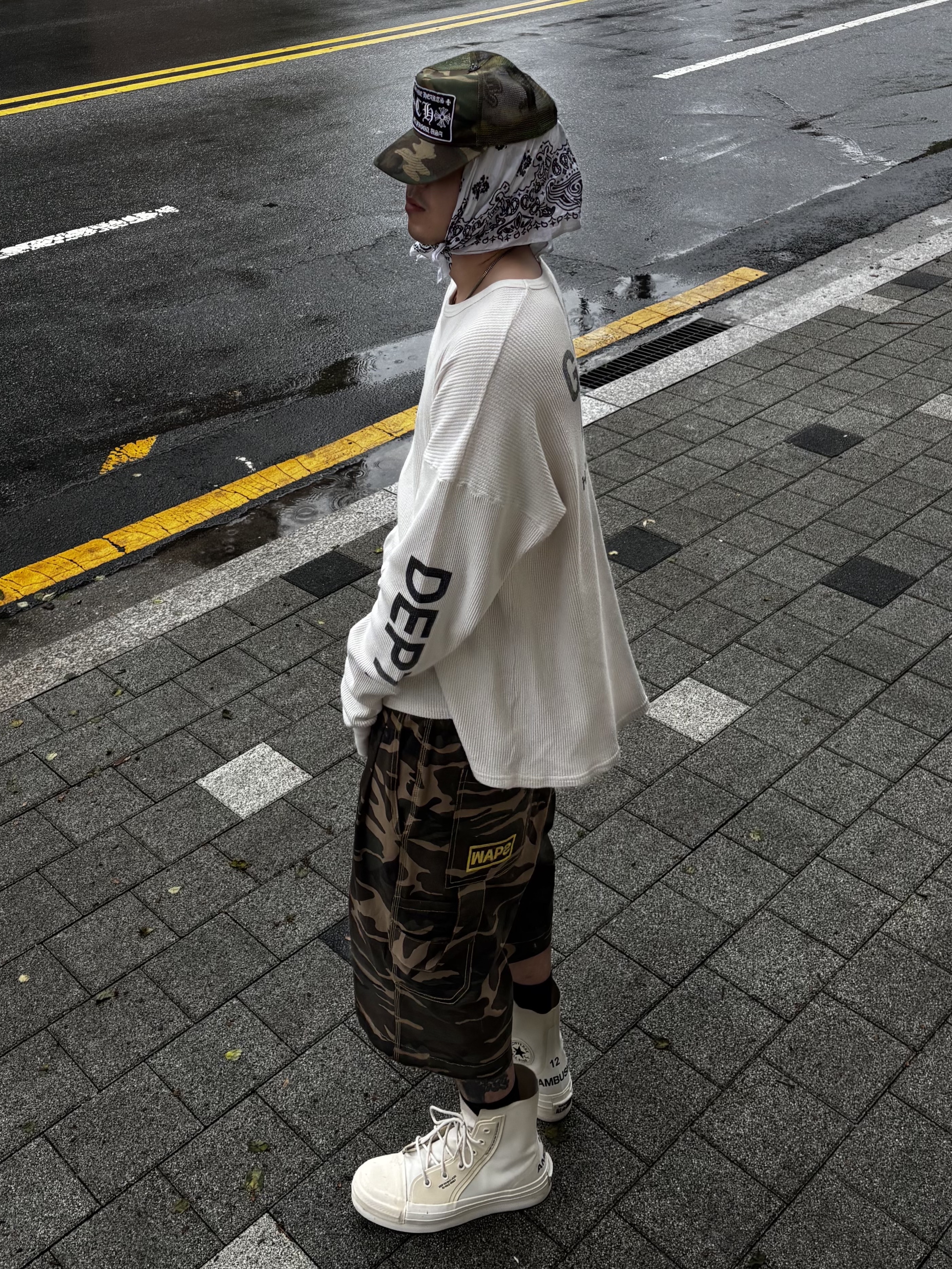Converse x Ambush Chuck 70 Hi White, Wapworks Easy 3T Work Bermuda Pants Camo 착용 스타일 - 1