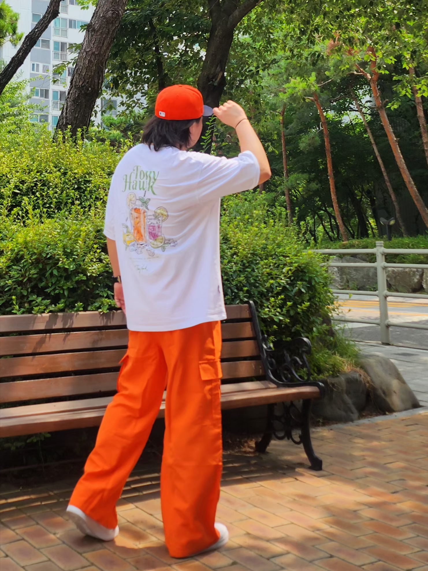 Nike Air Force 1 Low Retro Color of the Month White, TONYHAWK Cocktail Graphic T-Shirt White 착용 스타일 - 2