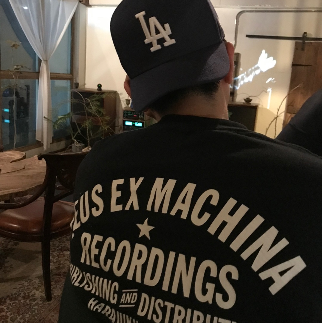 New Era MLB LA Dodgers Basic Size Cap Light Navy, Deus Ex Machina Tokyo Harajuku Address T-Shirt Black 착용 스타일 - 3