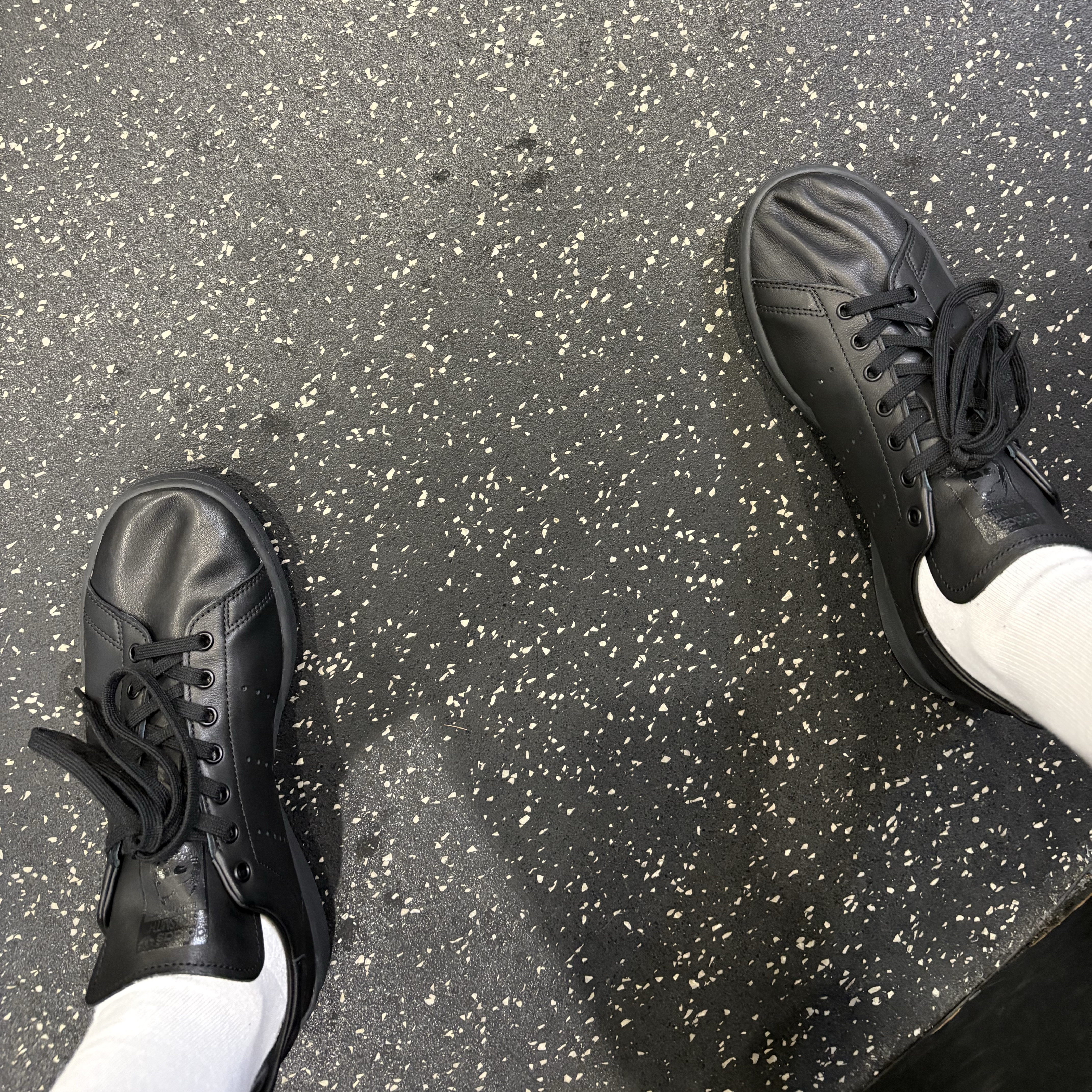 Adidas Stan Smith Decon Core Black 착용 스타일 - 2