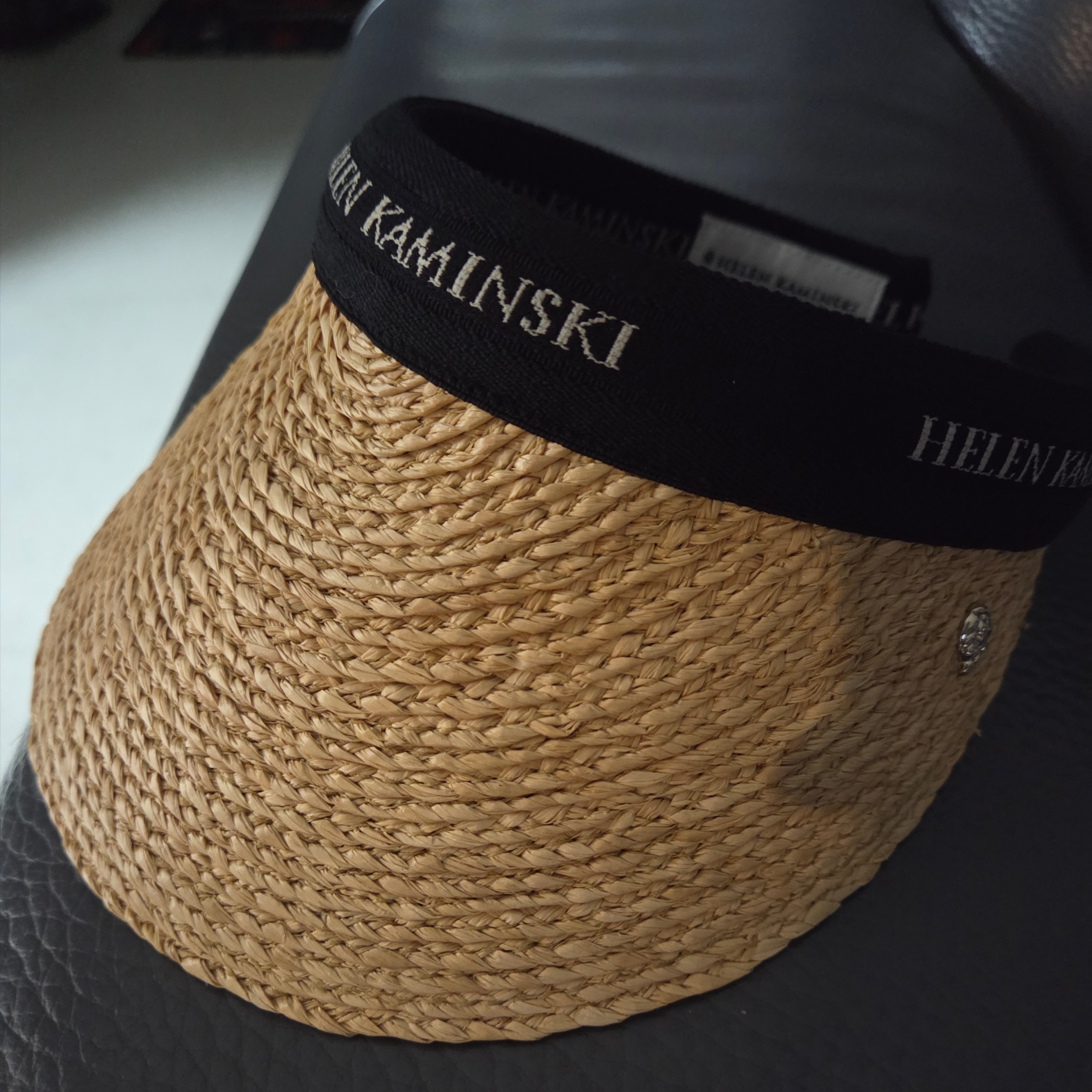 (W) Helen Kaminski Bianca Natural Black Logo 착용 스타일