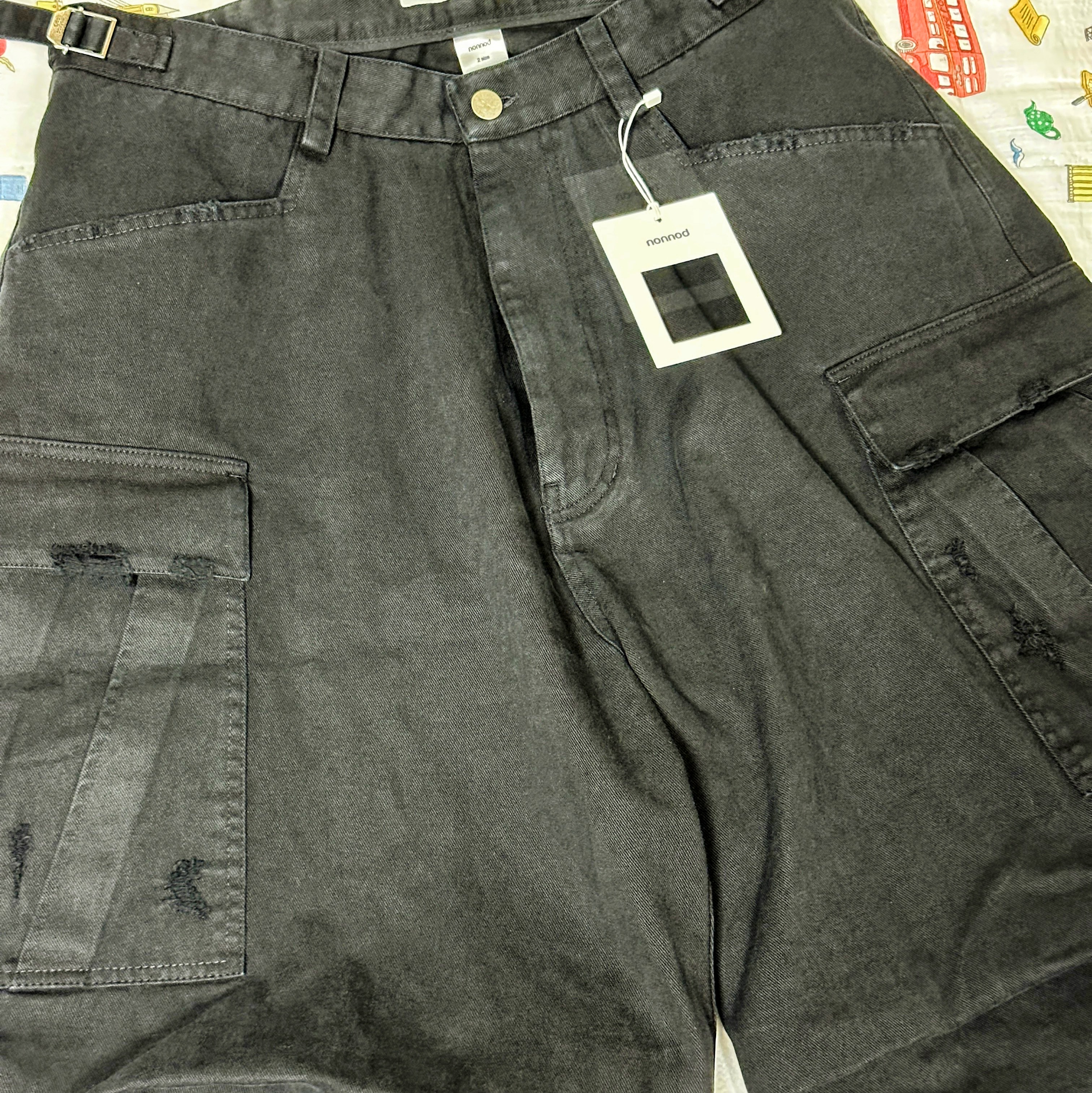 Nonnod Side Cargo Shorts Vintage Black 착용 스타일