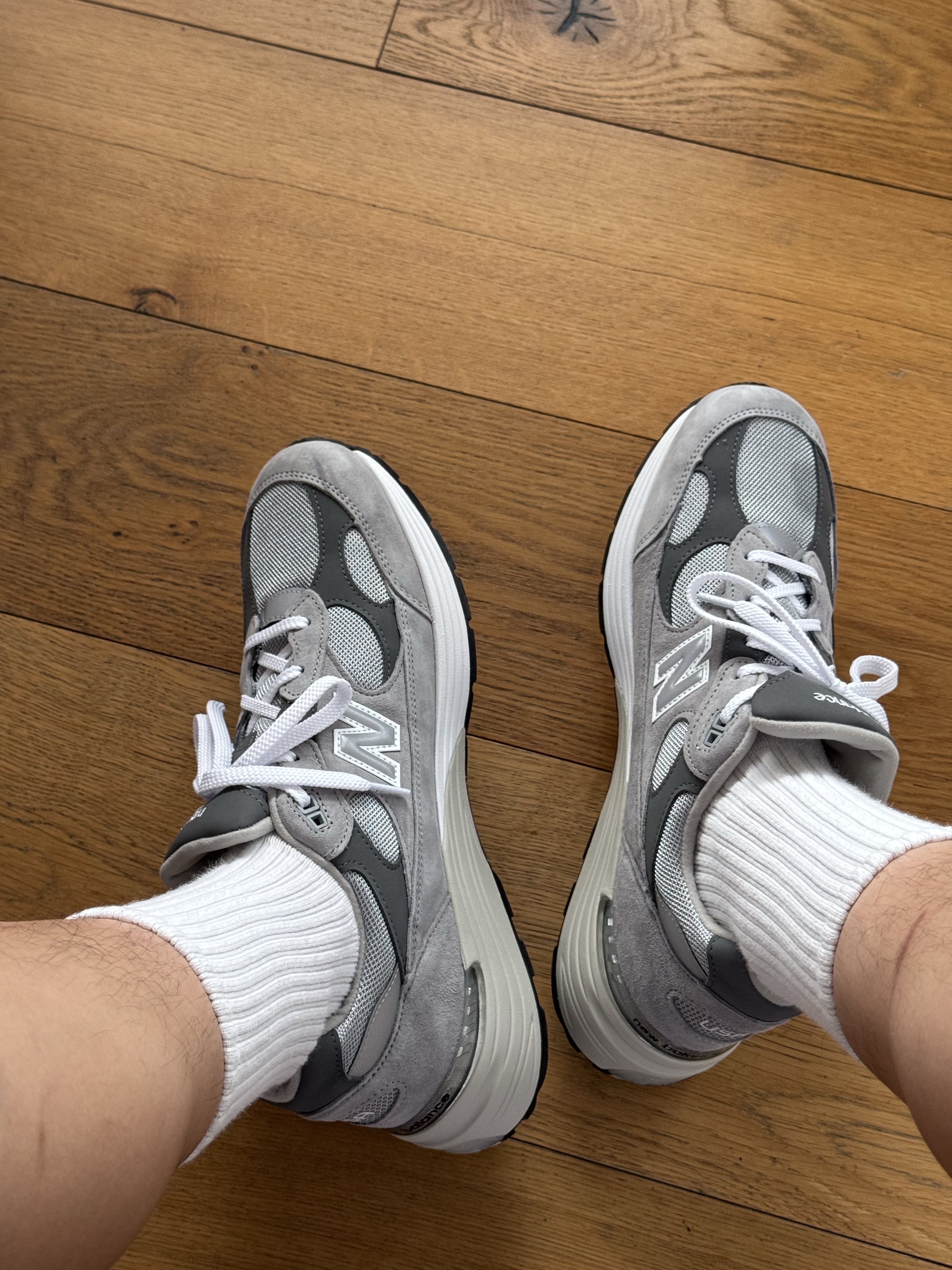 New Balance 992 Made in USA Core Grey Silver Metallic 착용 스타일
