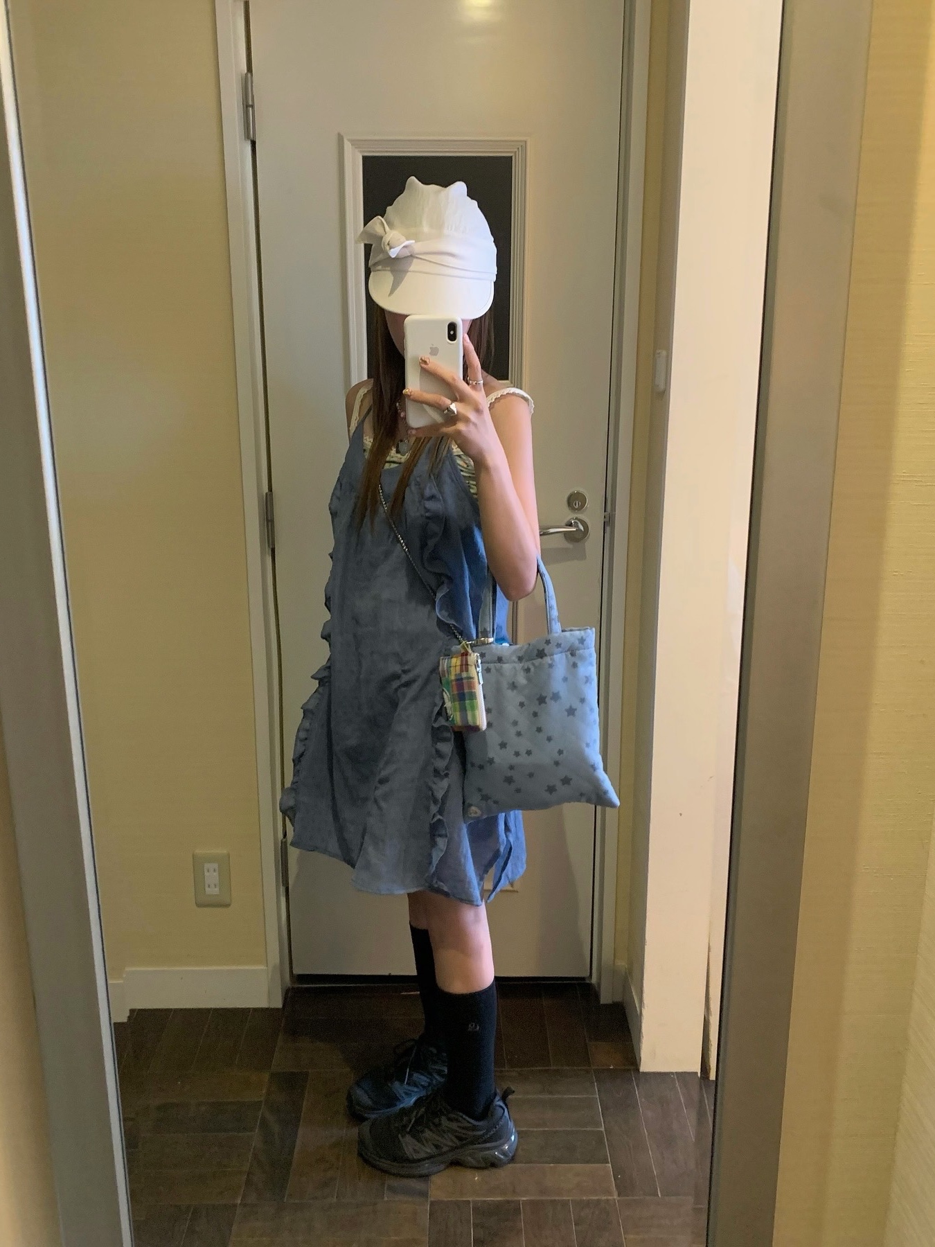 COYSEIO Milky Star Tote Bag Sky Blue, Salomon XT-6 Expanse Black Ebony 착용 스타일