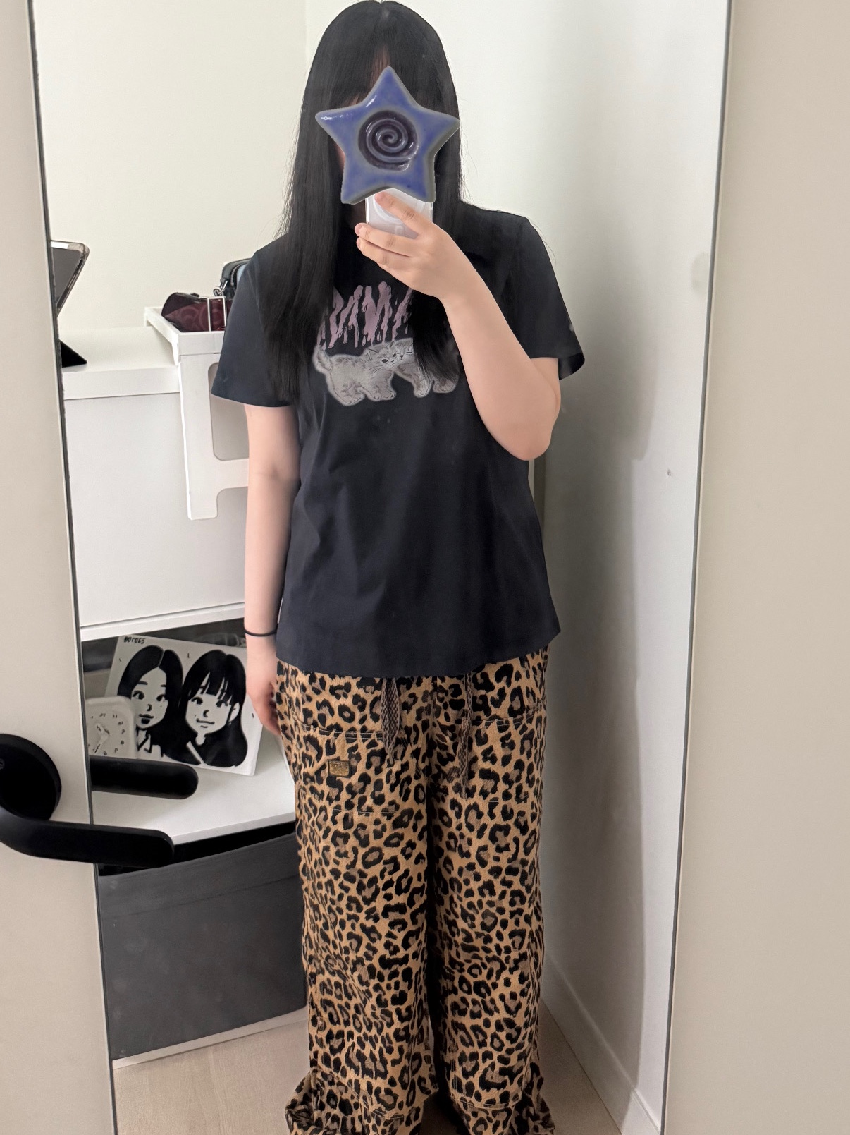 Kapital Cotton Herringbone Leopard Print Jumbo Cargo Pants Brown, (W) Ganni Basic Jersey Love Cats Relaxed T-Shirt Bright White 착용 스타일