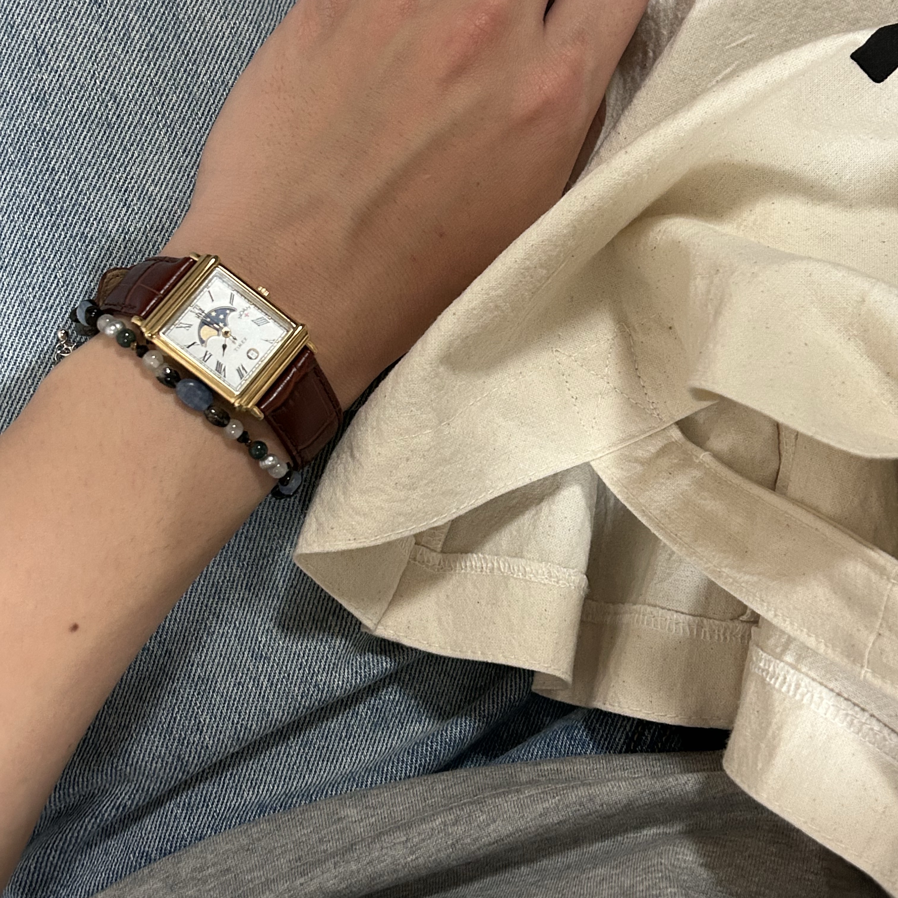 Timex x Noah Moon Phase Watch Brown Gold 착용 스타일