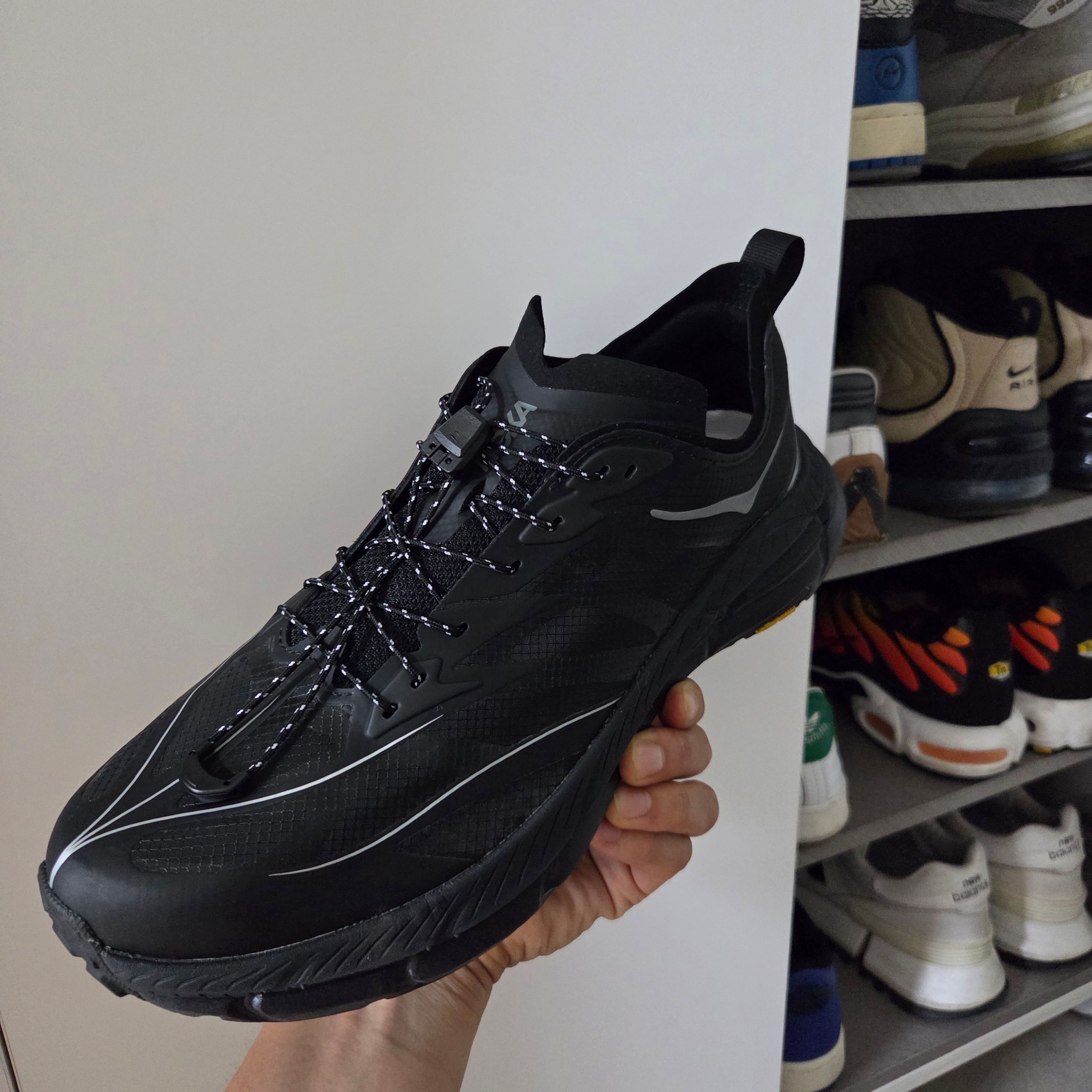 Hoka Mafate Speed 4 Lite Black Outer Orbit 착용 스타일 - 3