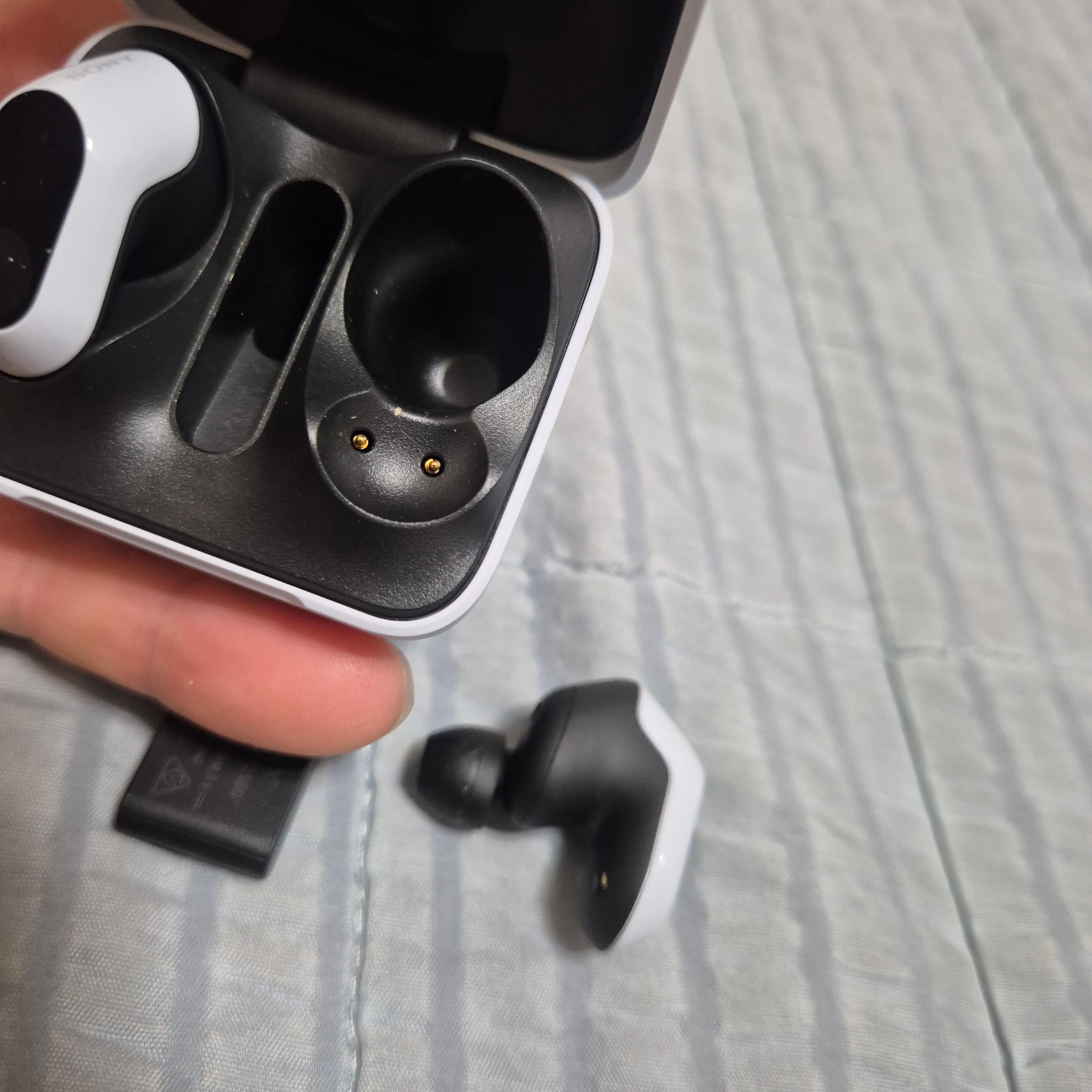 Sony INZONE Buds White (Sony Korea Ver.) 착용 스타일 - 2