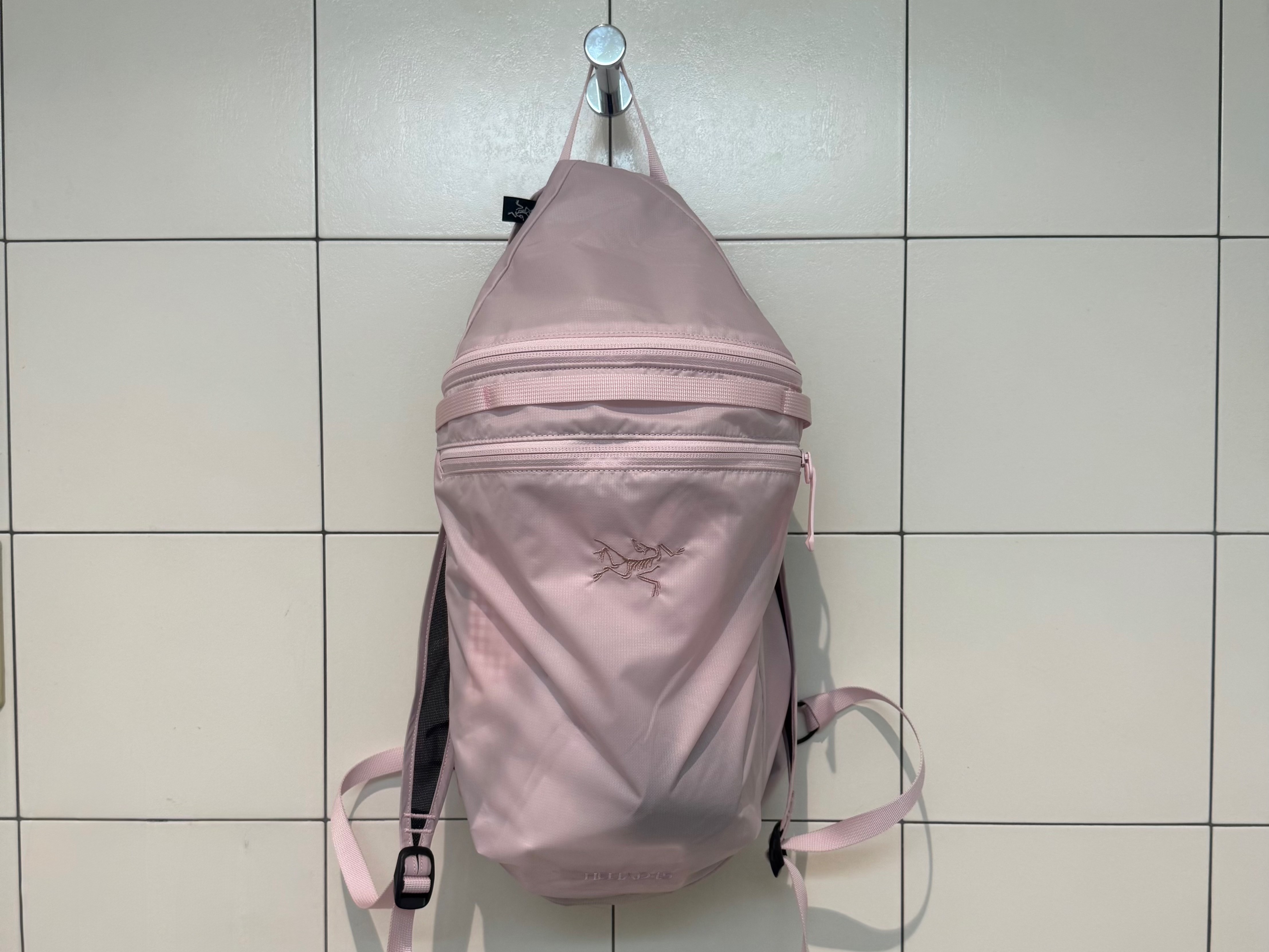 Arc'teryx Heliad 15 Backpack Pink Glow, Palace x CK1 Boxer Briefs Classic White Light Grey Heather Black (3 Pack) 착용 스타일 - 2
