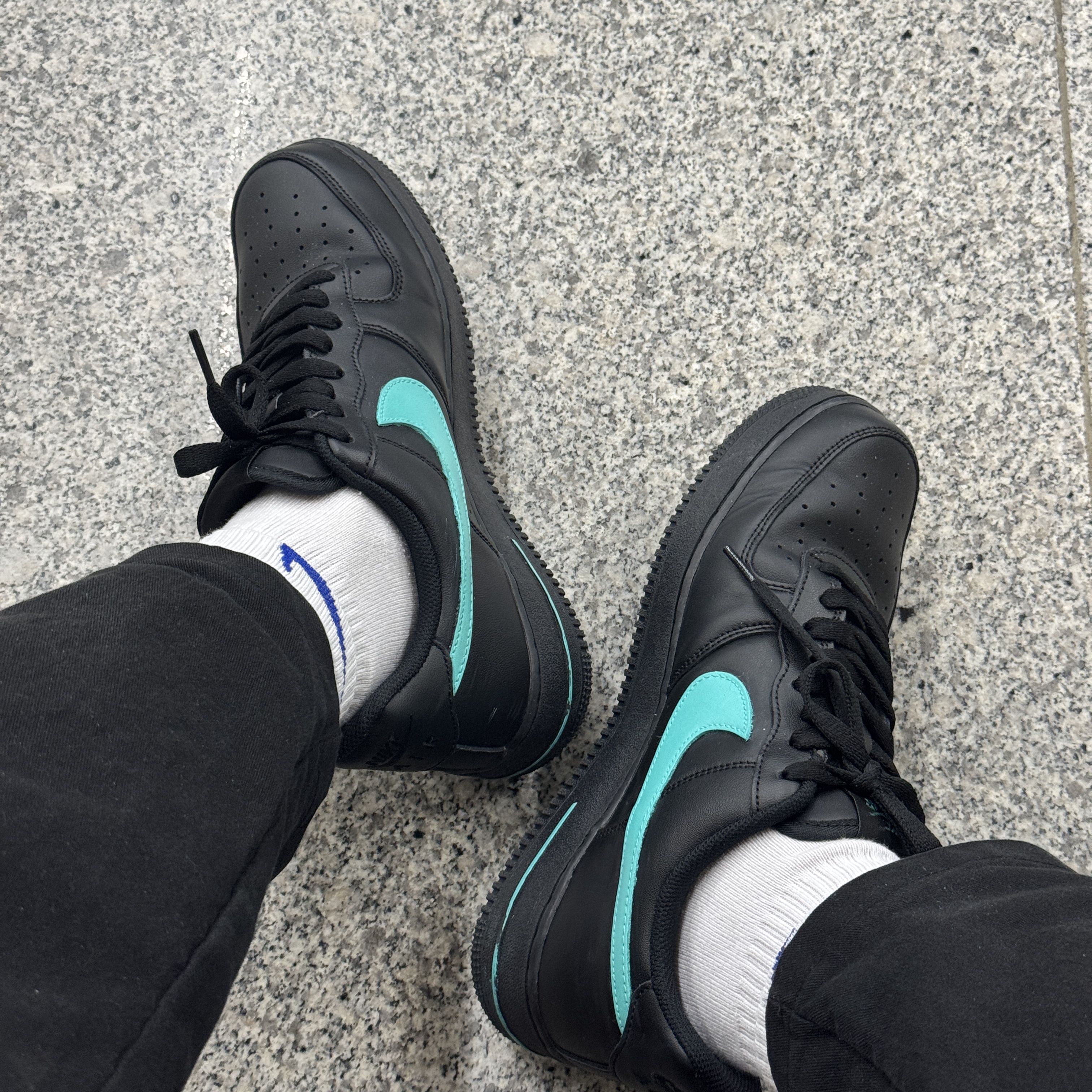 Nike Air Force 1 '07 LX Black 착용 스타일 - 2