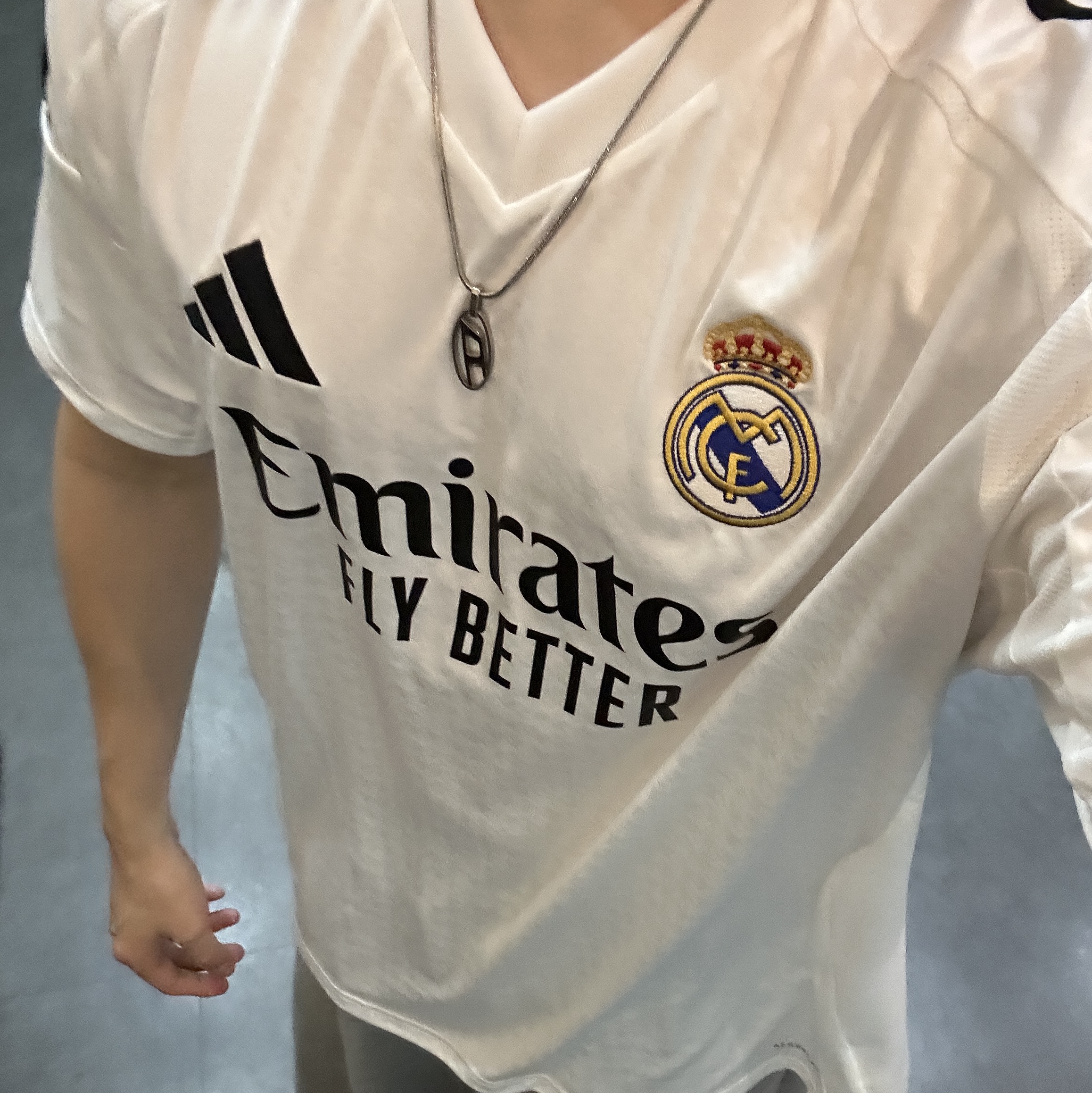 Adidas Real Madrid 2024/25 Home Jersey White - KR Sizing (Non Marking Ver.) 착용 스타일 - 1